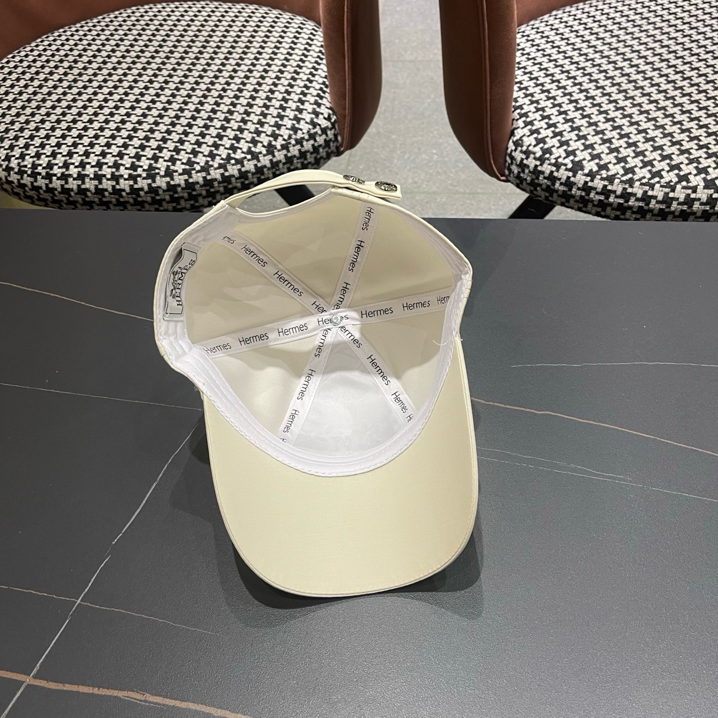 HERMÈS (爱马仕)原单棒球帽，正品开模订制，原版透气帆布面料原厂精钢调节扣，做工细致，时尚帅气质量