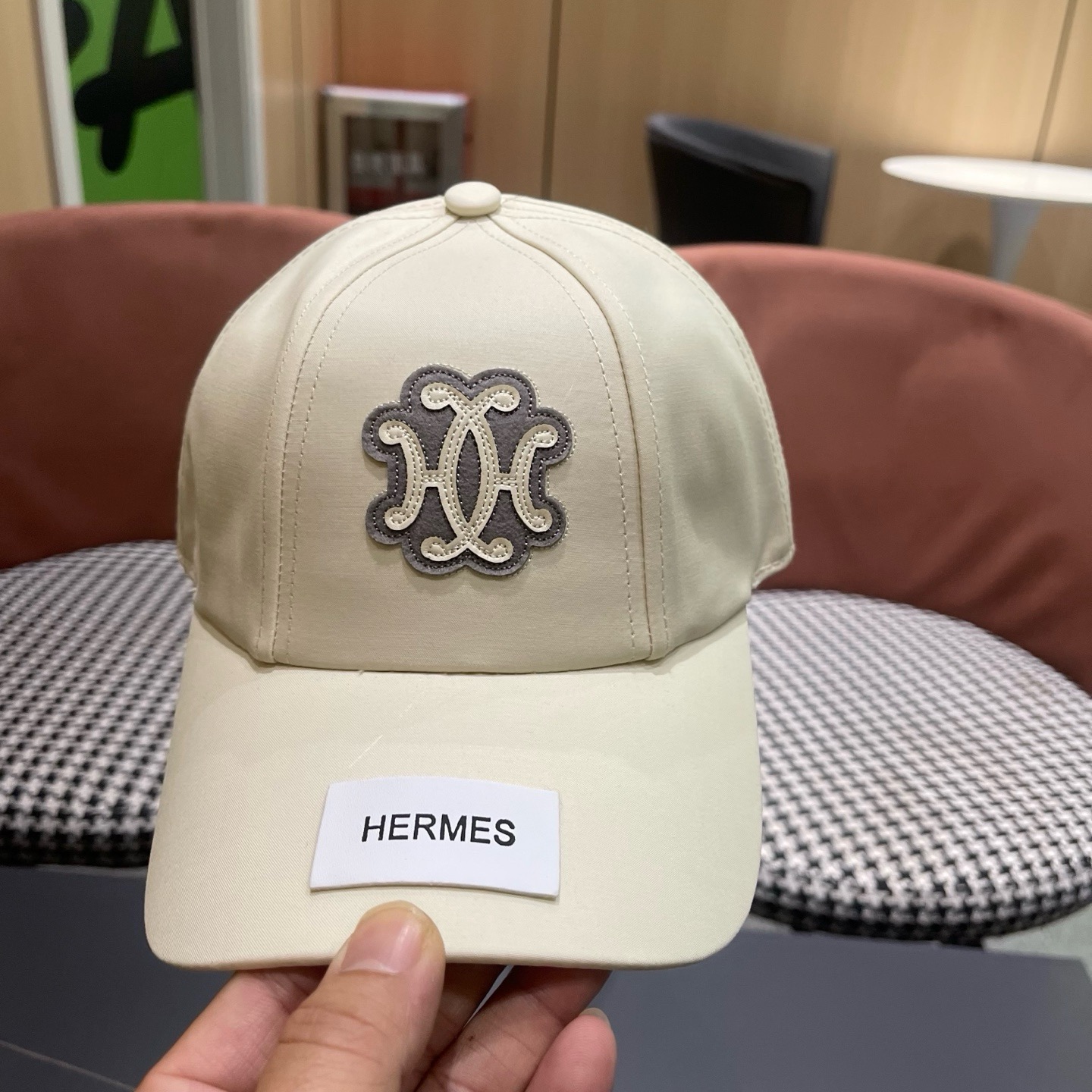 HERMÈS (爱马仕)原单棒球帽，正品开模订制，原版透气帆布面料原厂精钢调节扣，做工细致，时尚帅气质量