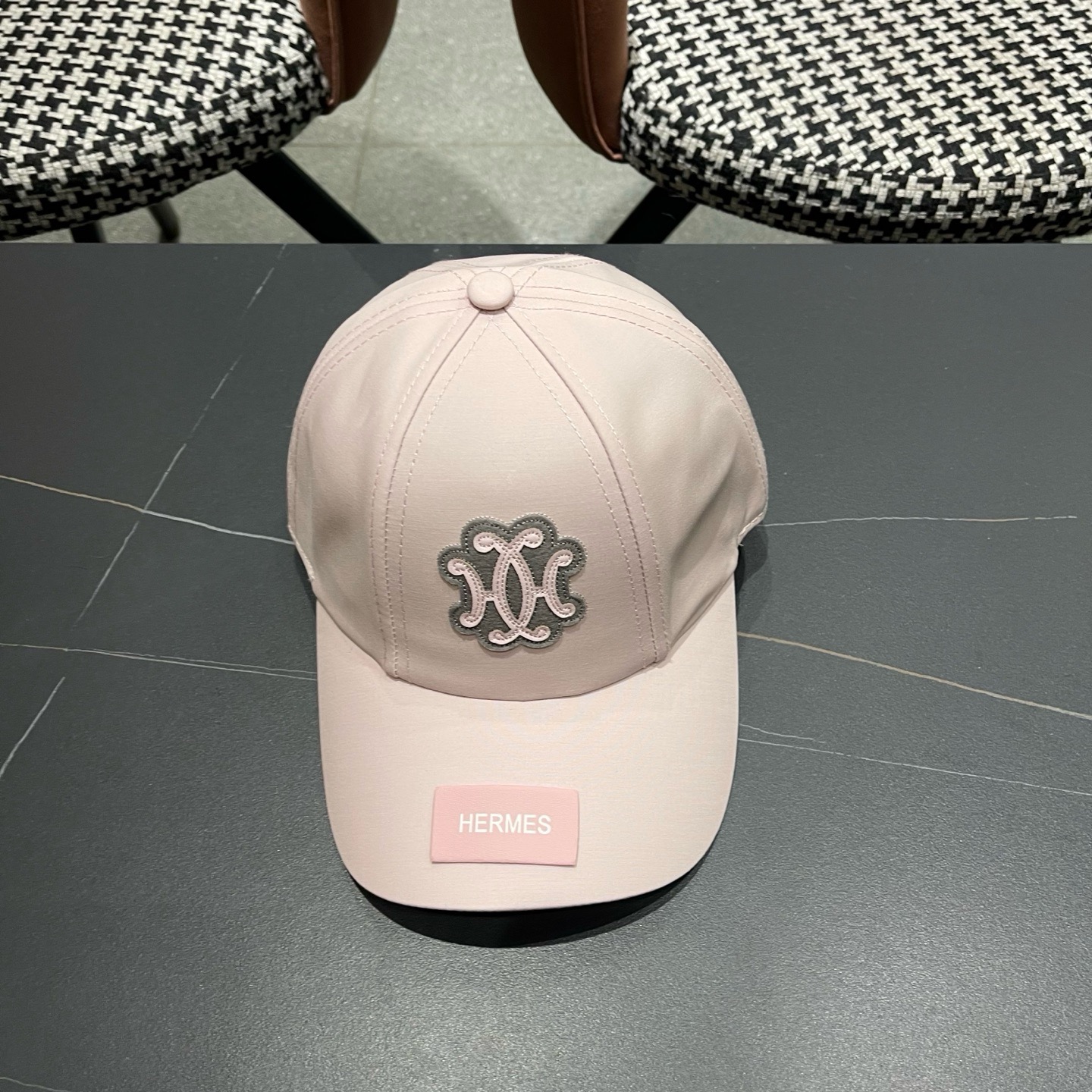 HERMÈS (爱马仕)原单棒球帽，正品开模订制，原版透气帆布面料原厂精钢调节扣，做工细致，时尚帅气质量