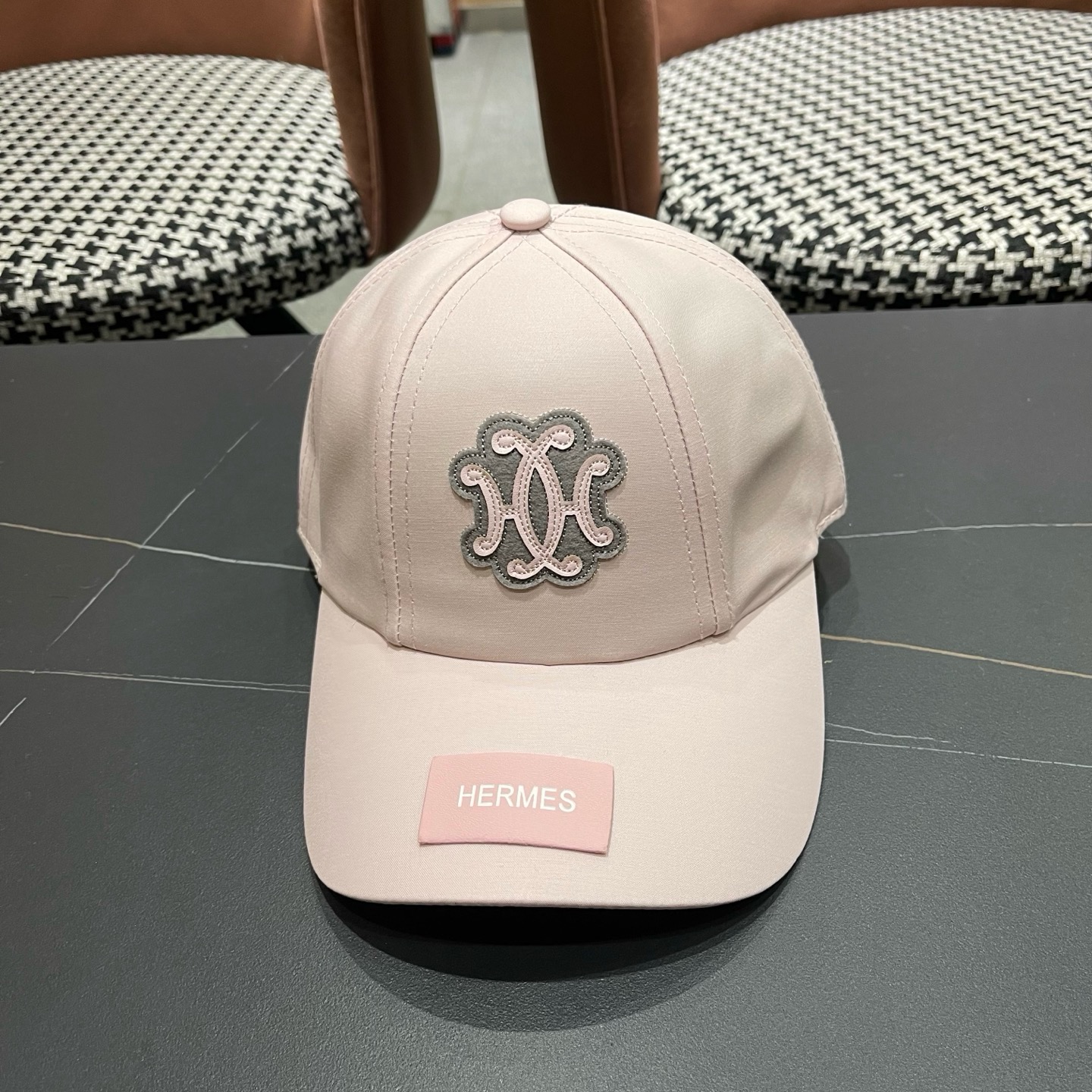 HERMÈS (爱马仕)原单棒球帽，正品开模订制，原版透气帆布面料原厂精钢调节扣，做工细致，时尚帅气质量