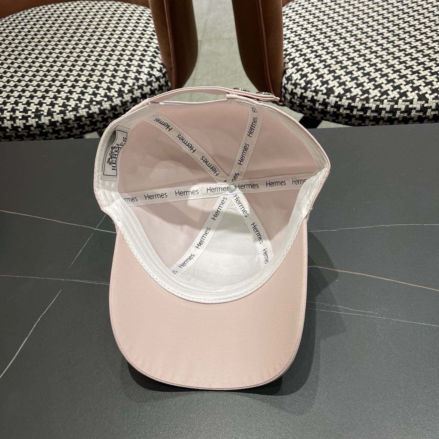 HERMÈS (爱马仕)原单棒球帽，正品开模订制，原版透气帆布面料原厂精钢调节扣，做工细致，时尚帅气质量