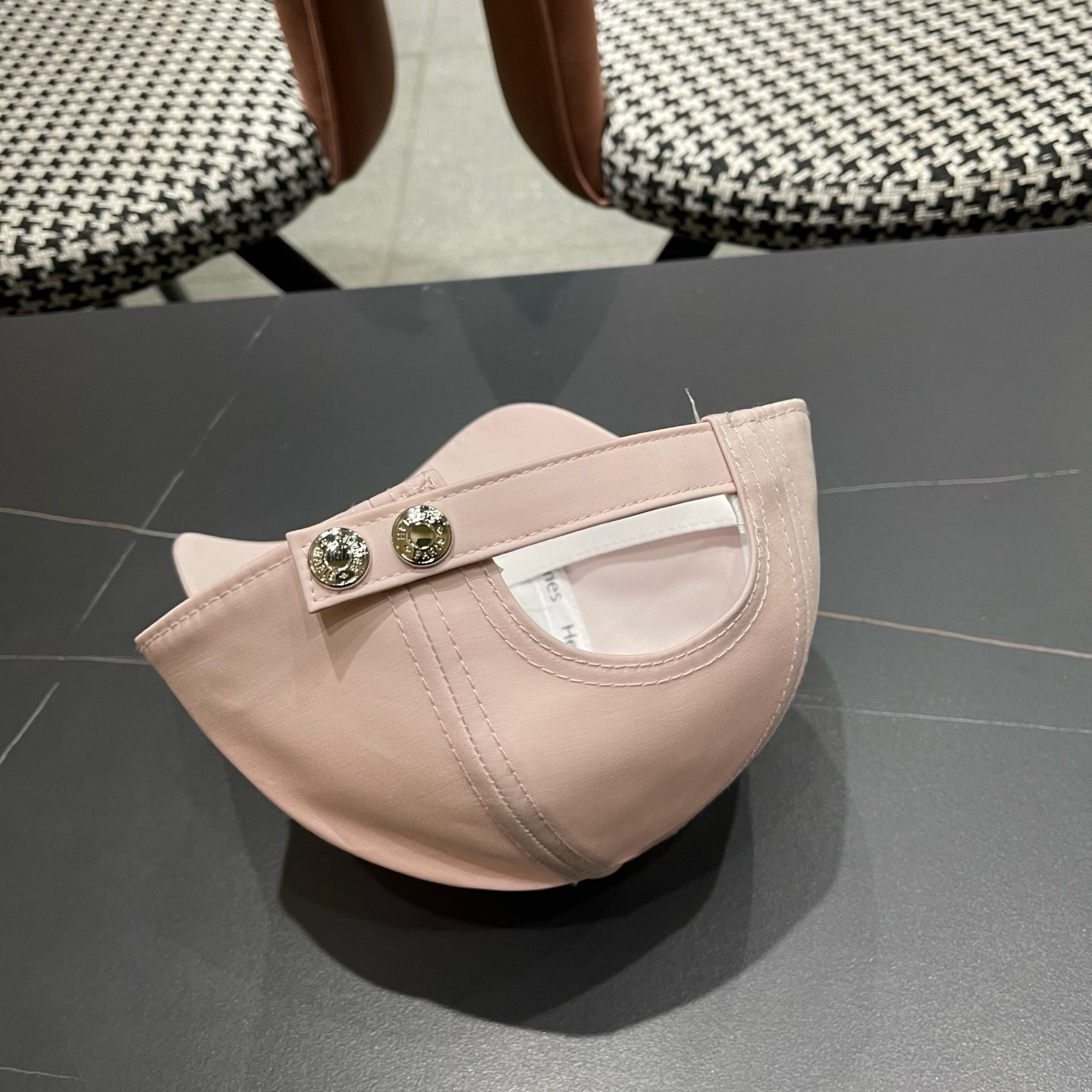 HERMÈS (爱马仕)原单棒球帽，正品开模订制，原版透气帆布面料原厂精钢调节扣，做工细致，时尚帅气质量