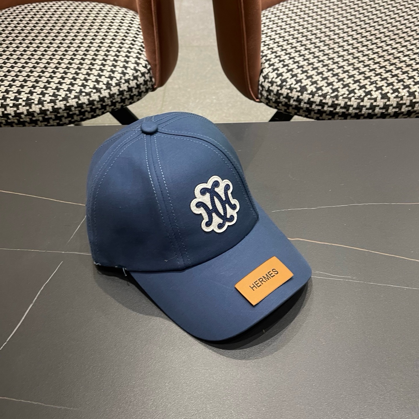 HERMÈS (爱马仕)原单棒球帽，正品开模订制，原版透气帆布面料原厂精钢调节扣，做工细致，时尚帅气质量