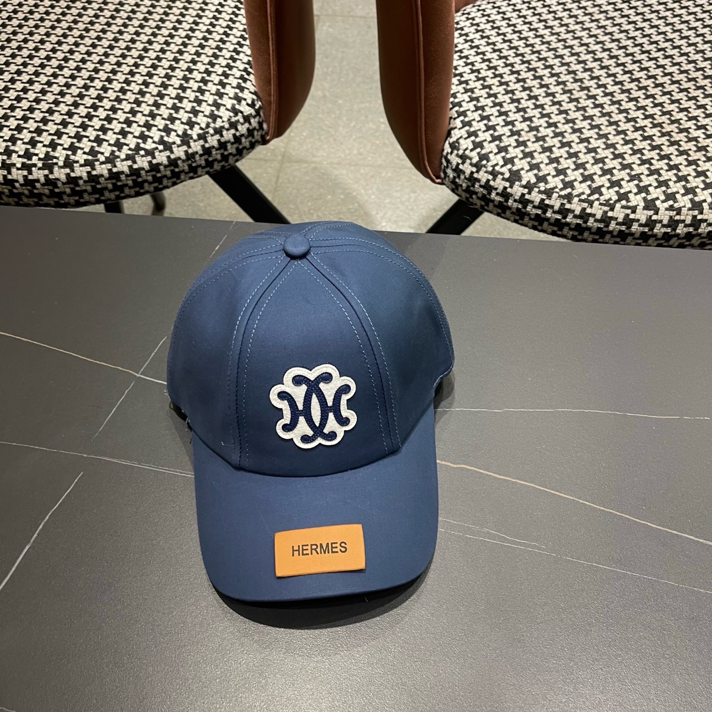 HERMÈS (爱马仕)原单棒球帽，正品开模订制，原版透气帆布面料原厂精钢调节扣，做工细致，时尚帅气质量