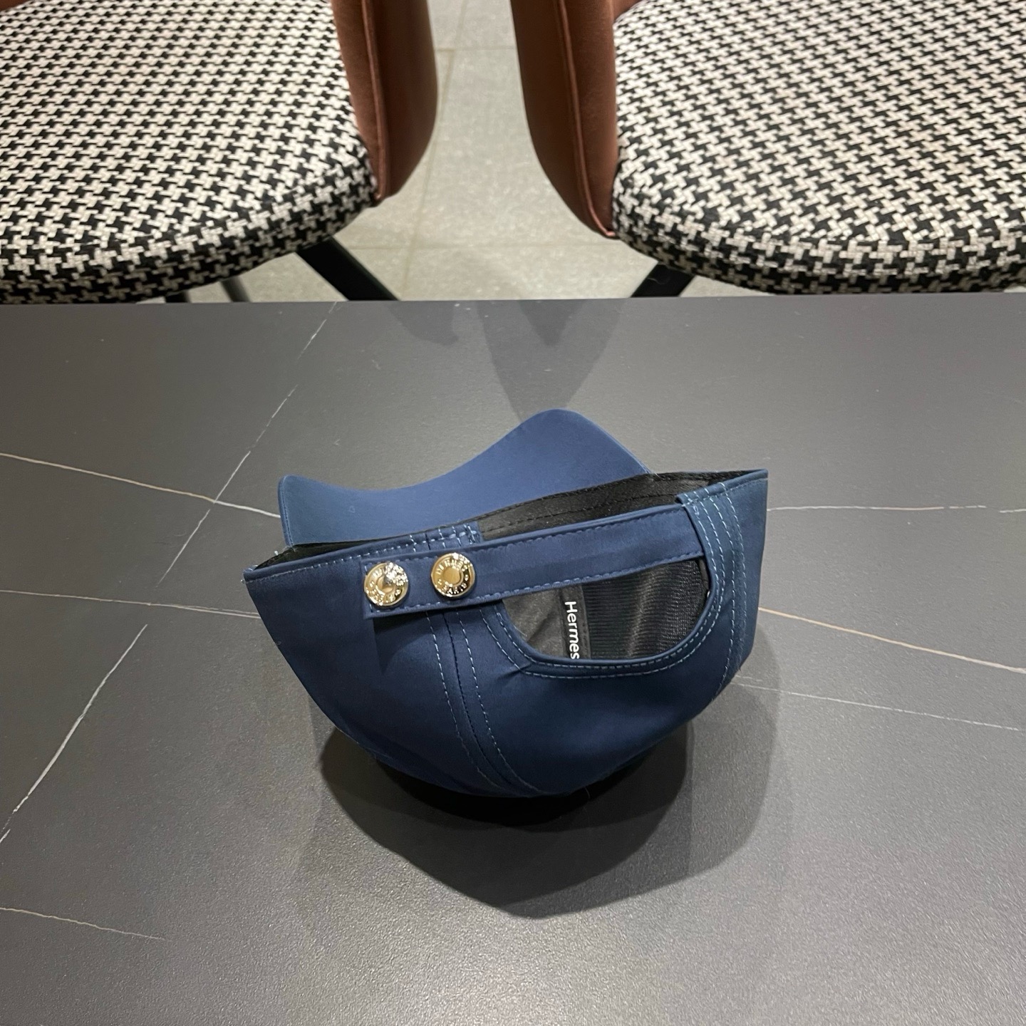 HERMÈS (爱马仕)原单棒球帽，正品开模订制，原版透气帆布面料原厂精钢调节扣，做工细致，时尚帅气质量