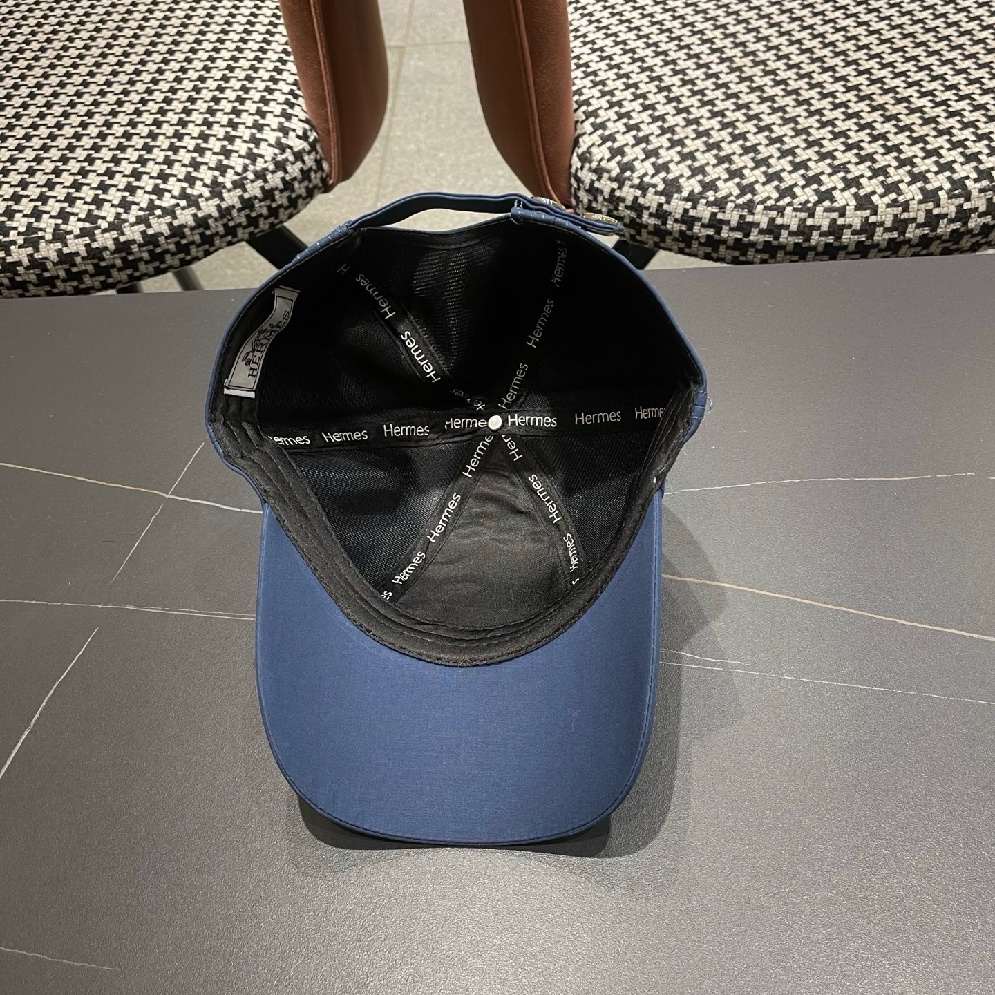HERMÈS (爱马仕)原单棒球帽，正品开模订制，原版透气帆布面料原厂精钢调节扣，做工细致，时尚帅气质量