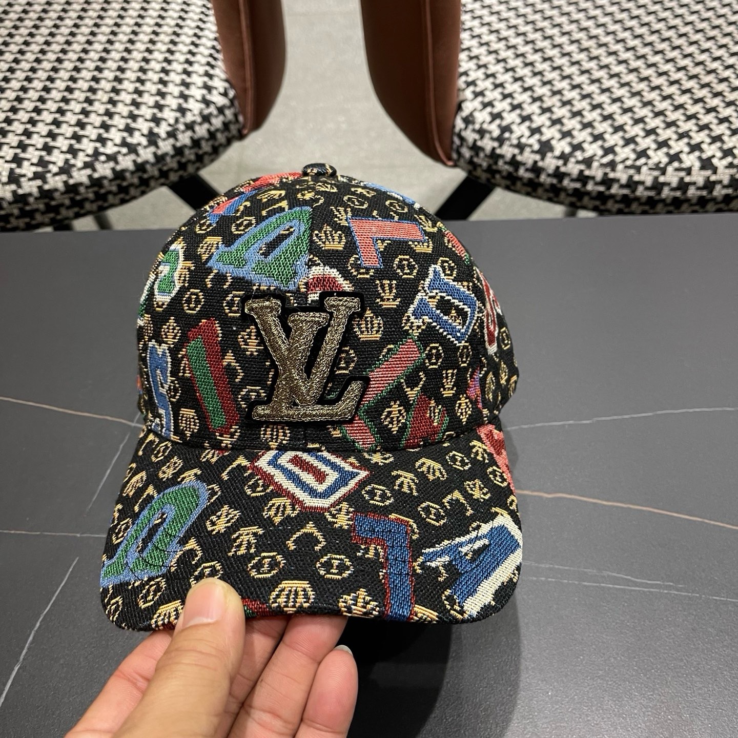 LV路易威登 新款韩版春秋季时尚遮阳鸭舌帽子女个性刺绣数字潮牌ins男棒球帽