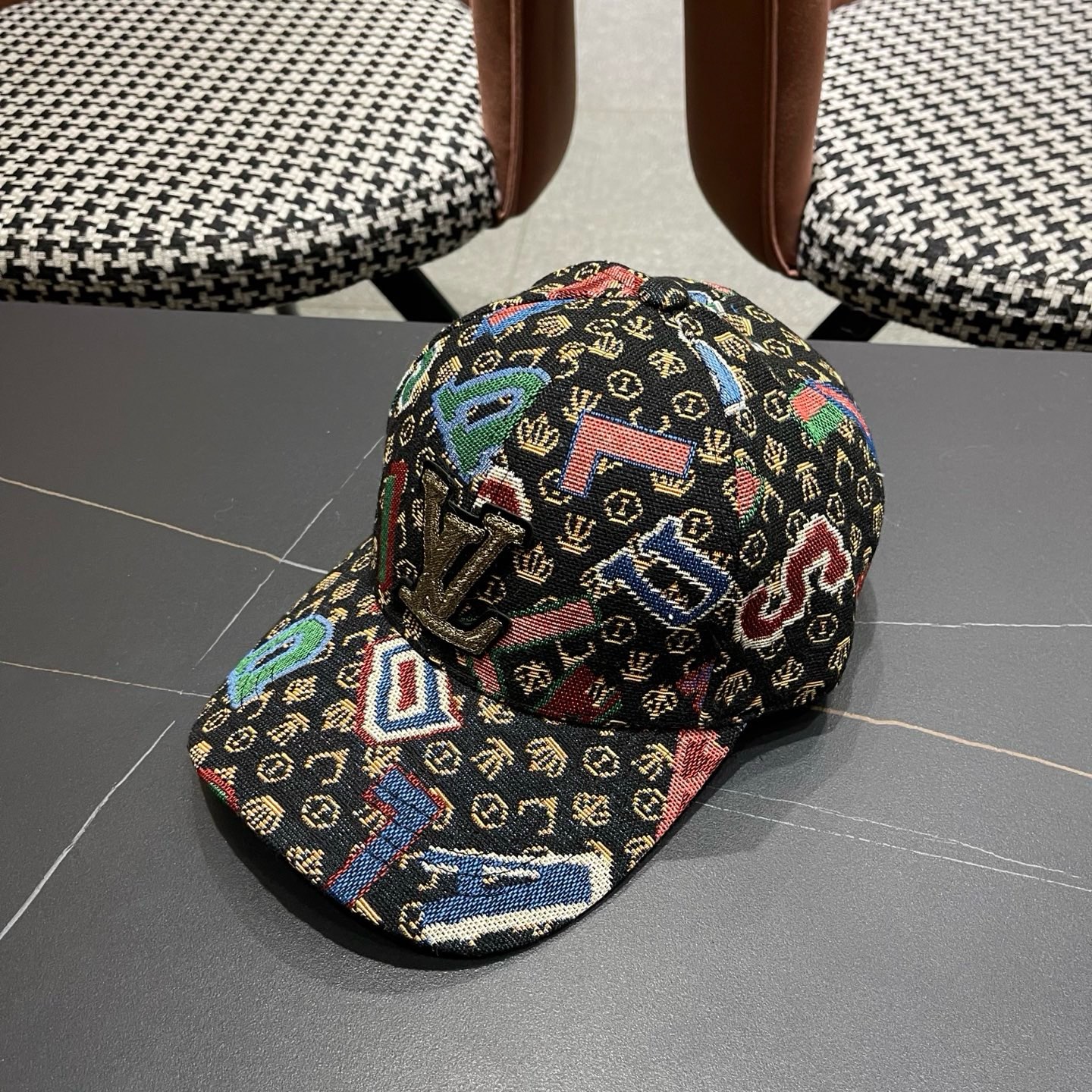 LV路易威登 新款韩版春秋季时尚遮阳鸭舌帽子女个性刺绣数字潮牌ins男棒球帽