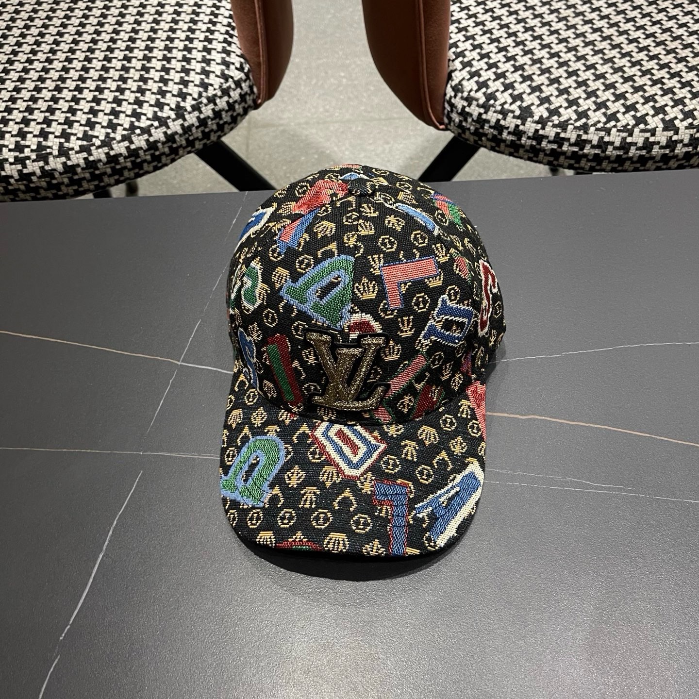 LV路易威登 新款韩版春秋季时尚遮阳鸭舌帽子女个性刺绣数字潮牌ins男棒球帽