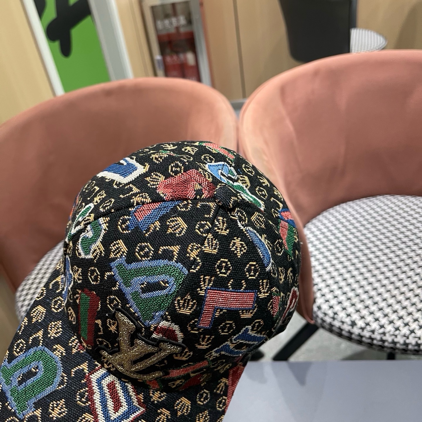 LV路易威登 新款韩版春秋季时尚遮阳鸭舌帽子女个性刺绣数字潮牌ins男棒球帽