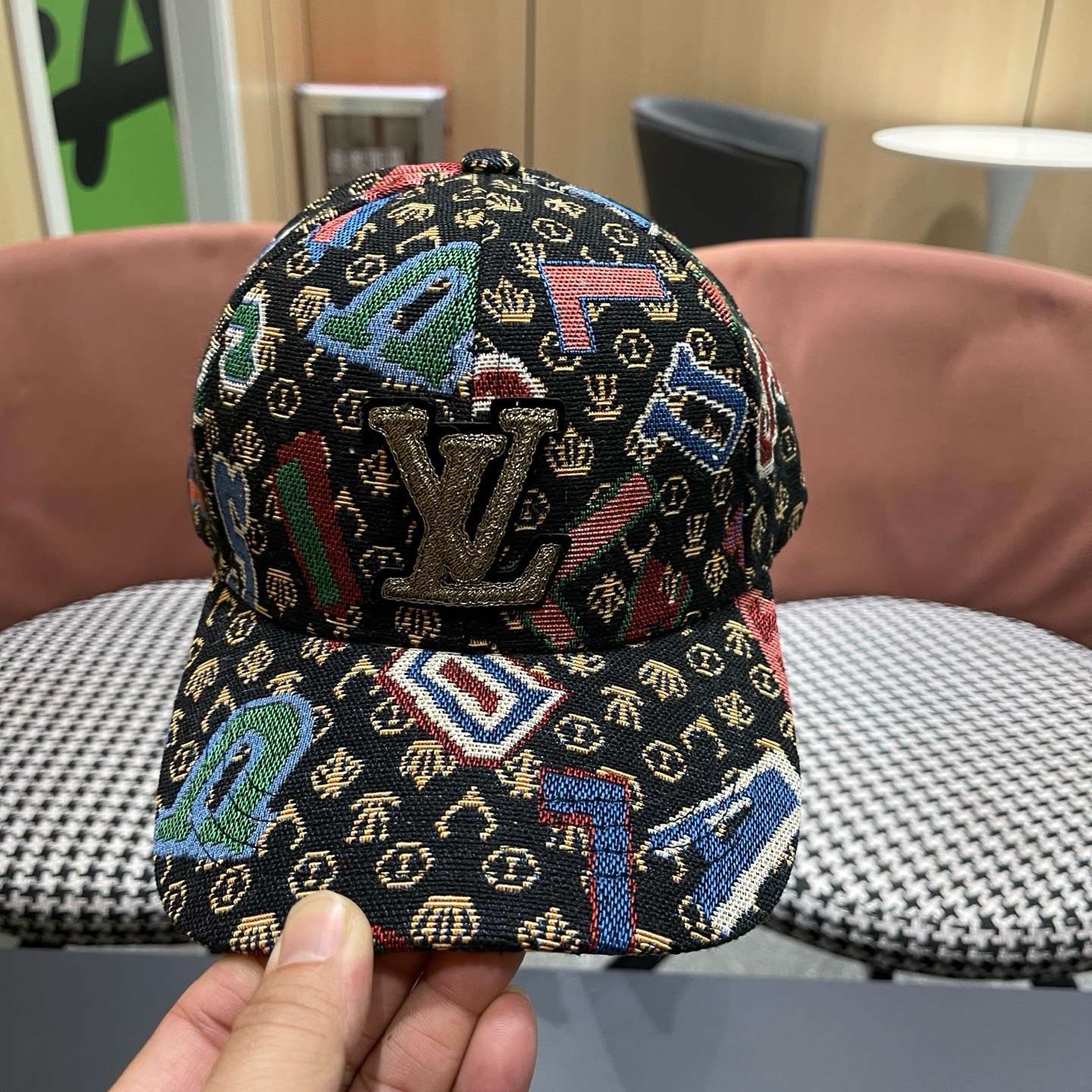 LV路易威登 新款韩版春秋季时尚遮阳鸭舌帽子女个性刺绣数字潮牌ins男棒球帽