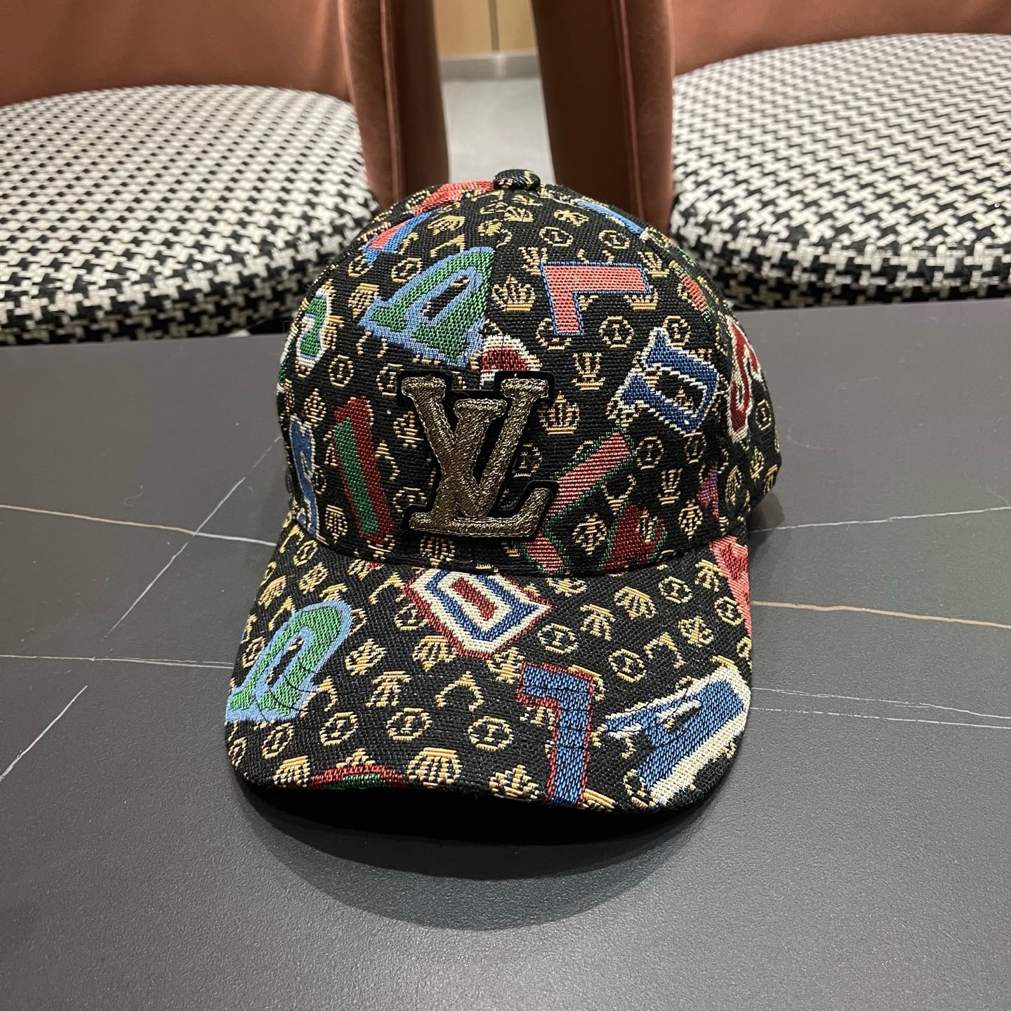 LV路易威登 新款韩版春秋季时尚遮阳鸭舌帽子女个性刺绣数字潮牌ins男棒球帽