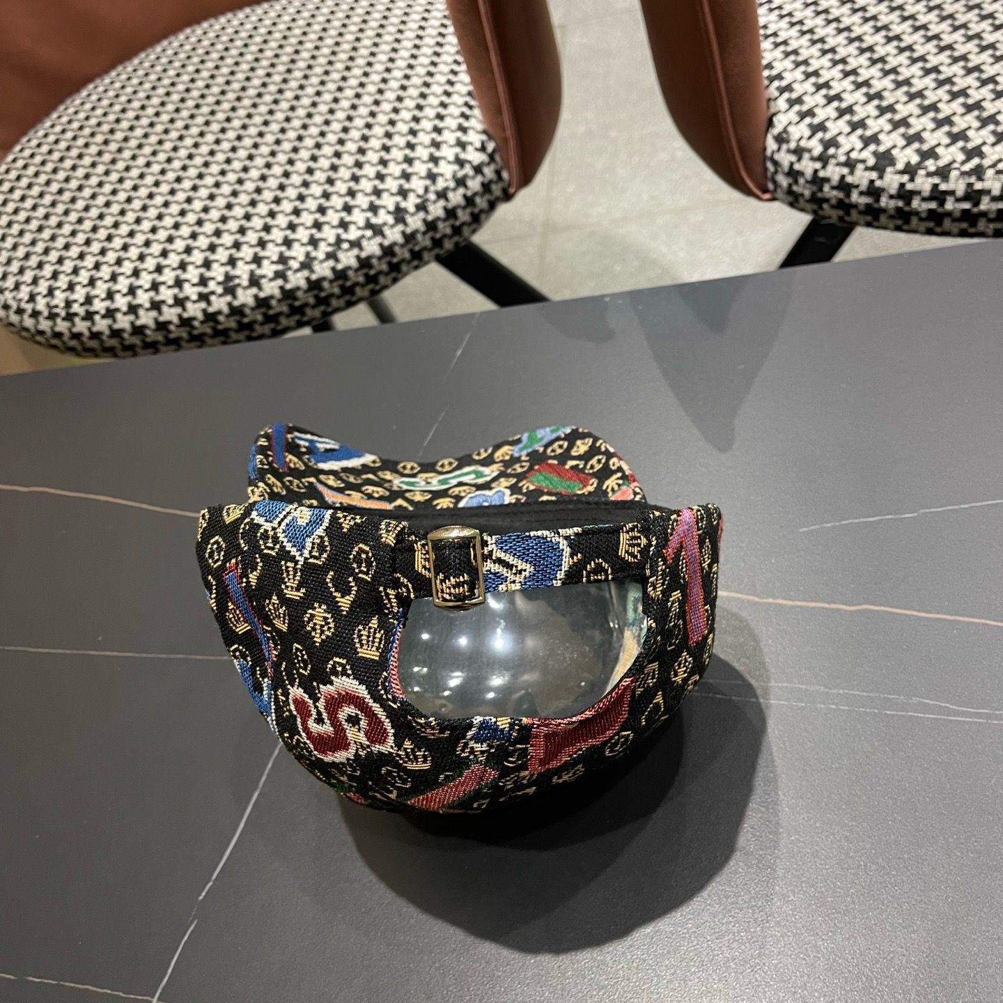 LV路易威登 新款韩版春秋季时尚遮阳鸭舌帽子女个性刺绣数字潮牌ins男棒球帽