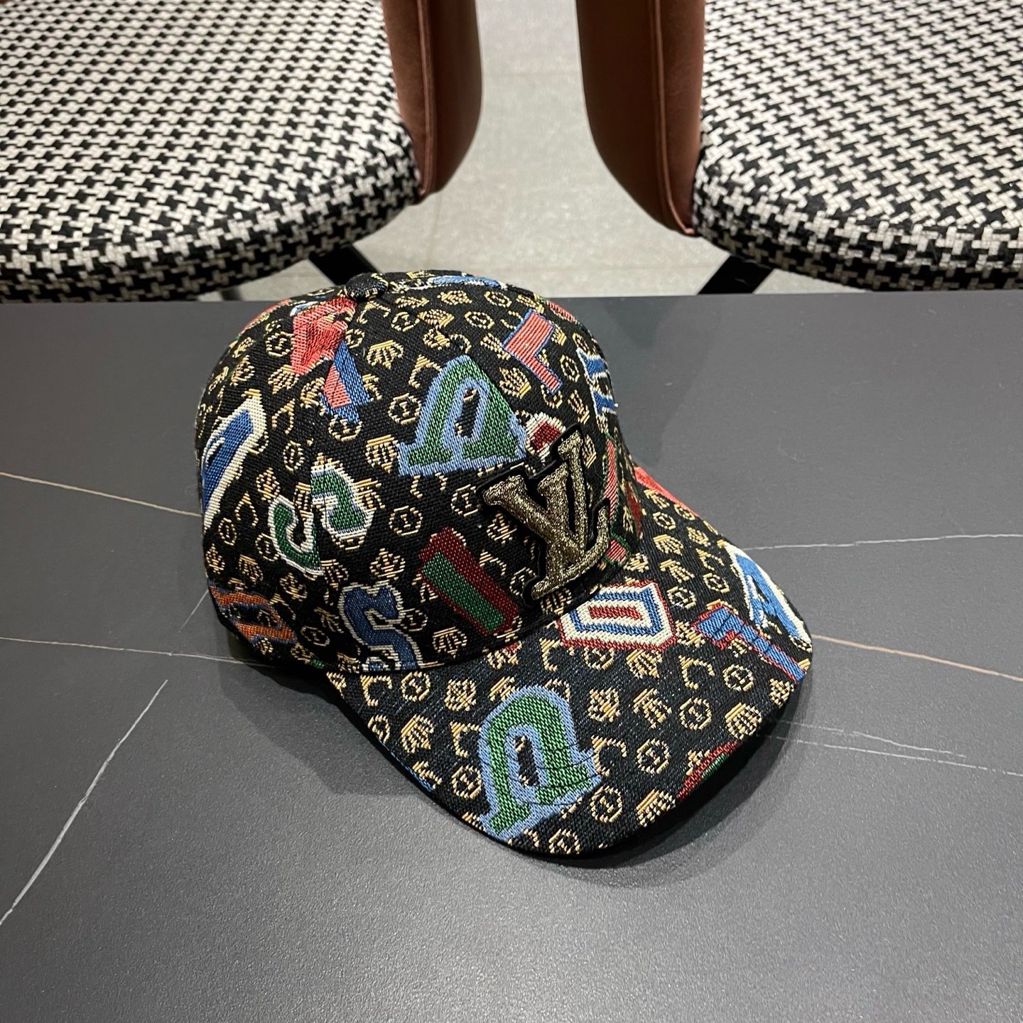 LV路易威登 新款韩版春秋季时尚遮阳鸭舌帽子女个性刺绣数字潮牌ins男棒球帽