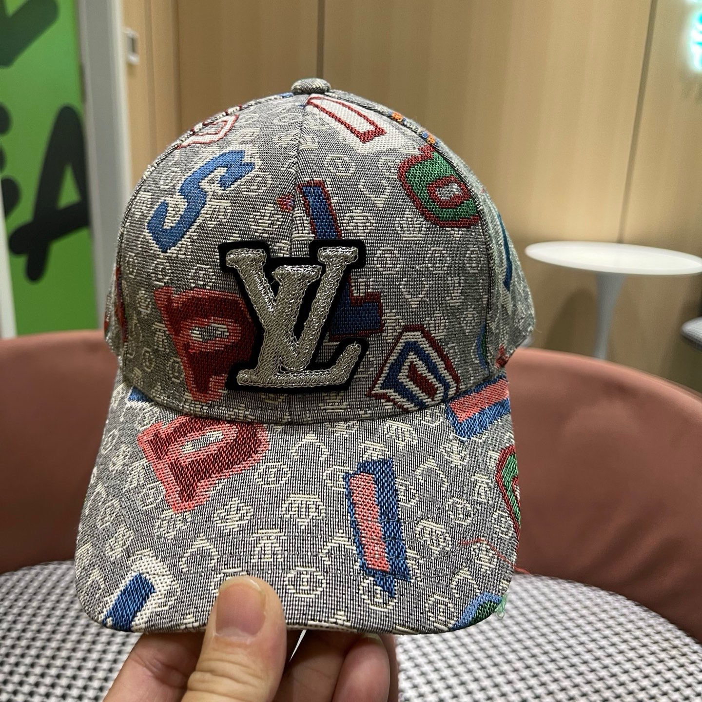 LV路易威登 新款韩版春秋季时尚遮阳鸭舌帽子女个性刺绣数字潮牌ins男棒球帽