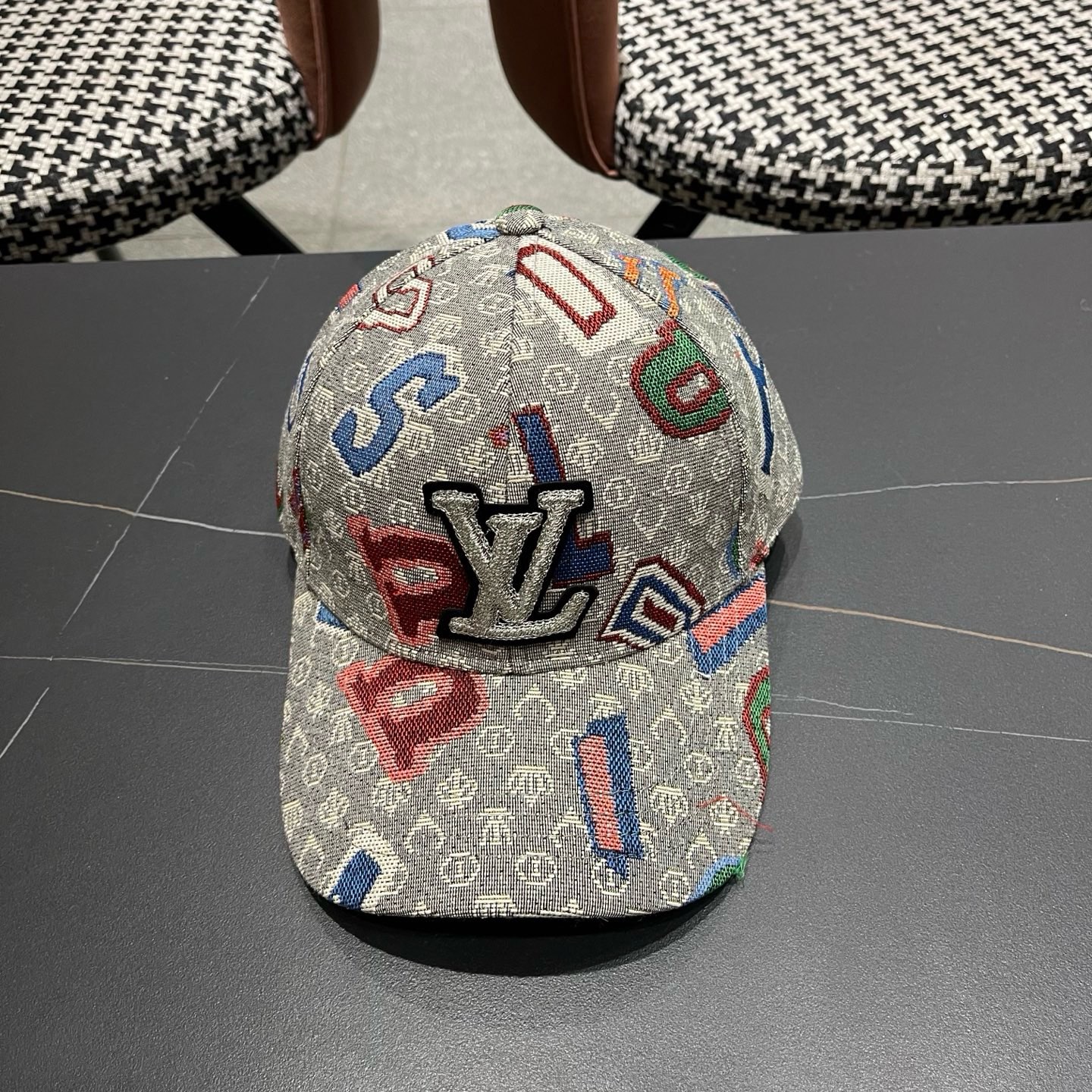 LV路易威登 新款韩版春秋季时尚遮阳鸭舌帽子女个性刺绣数字潮牌ins男棒球帽