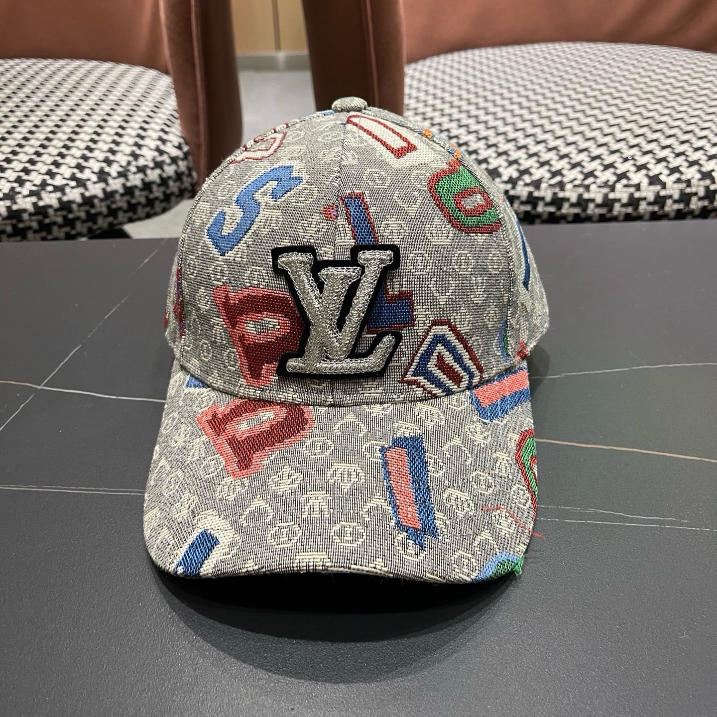 LV路易威登 新款韩版春秋季时尚遮阳鸭舌帽子女个性刺绣数字潮牌ins男棒球帽