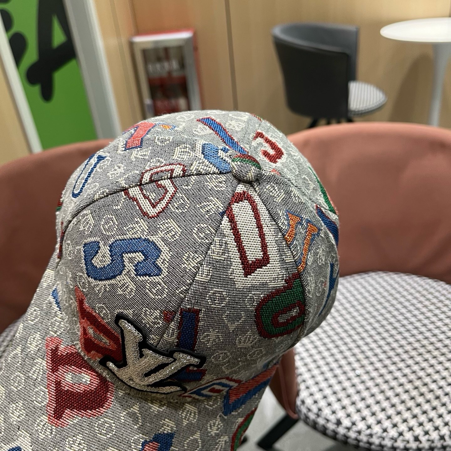 LV路易威登 新款韩版春秋季时尚遮阳鸭舌帽子女个性刺绣数字潮牌ins男棒球帽