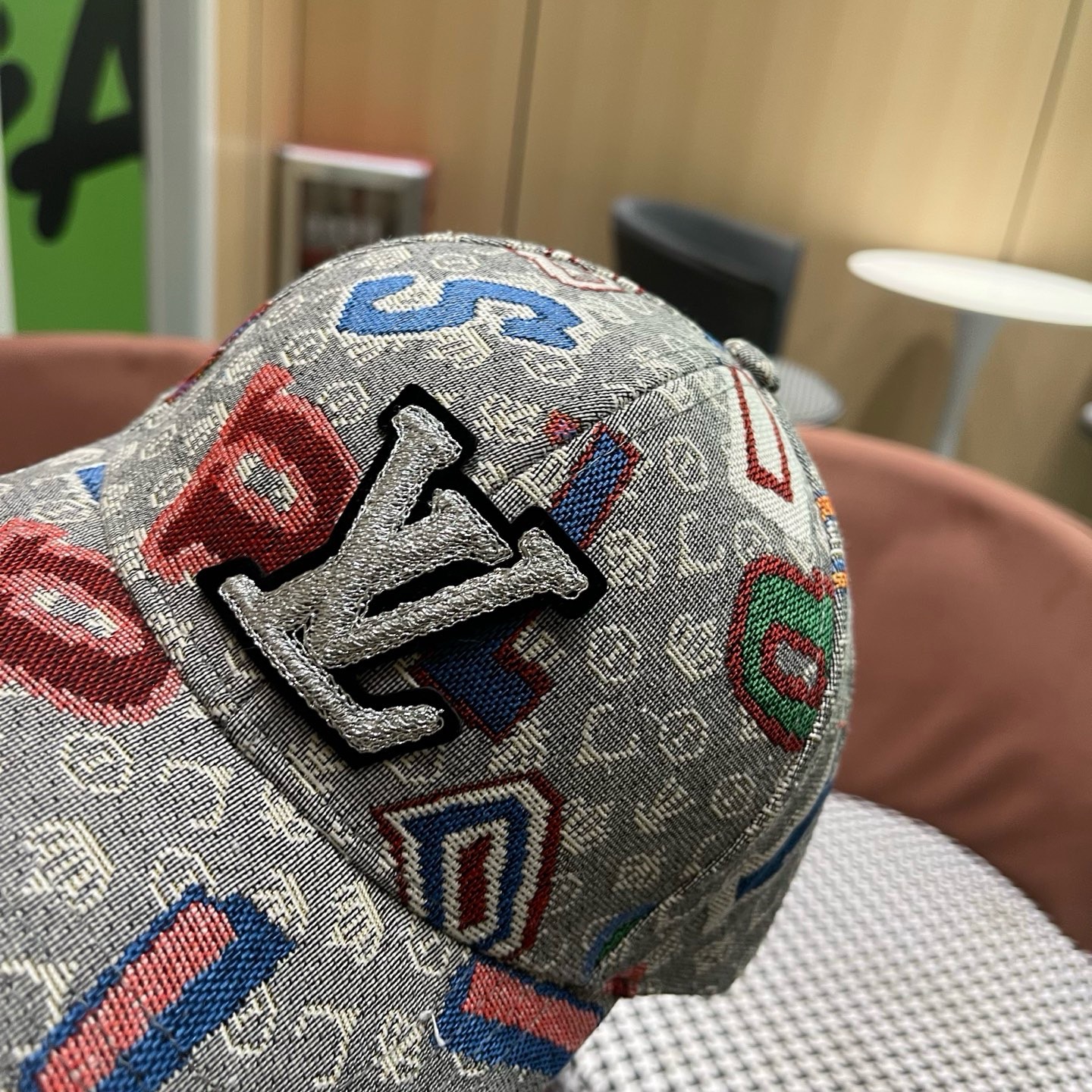 LV路易威登 新款韩版春秋季时尚遮阳鸭舌帽子女个性刺绣数字潮牌ins男棒球帽