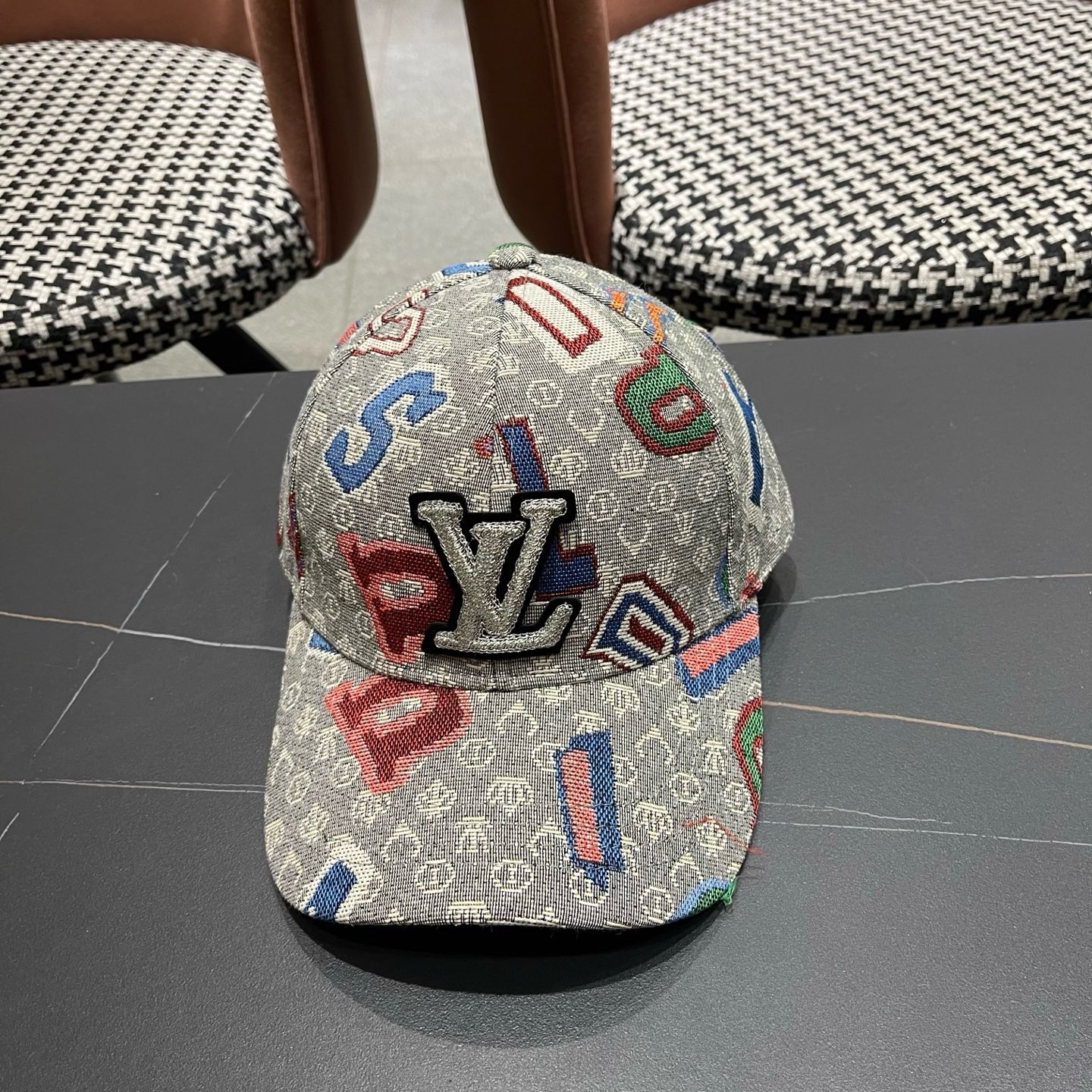 LV路易威登 新款韩版春秋季时尚遮阳鸭舌帽子女个性刺绣数字潮牌ins男棒球帽