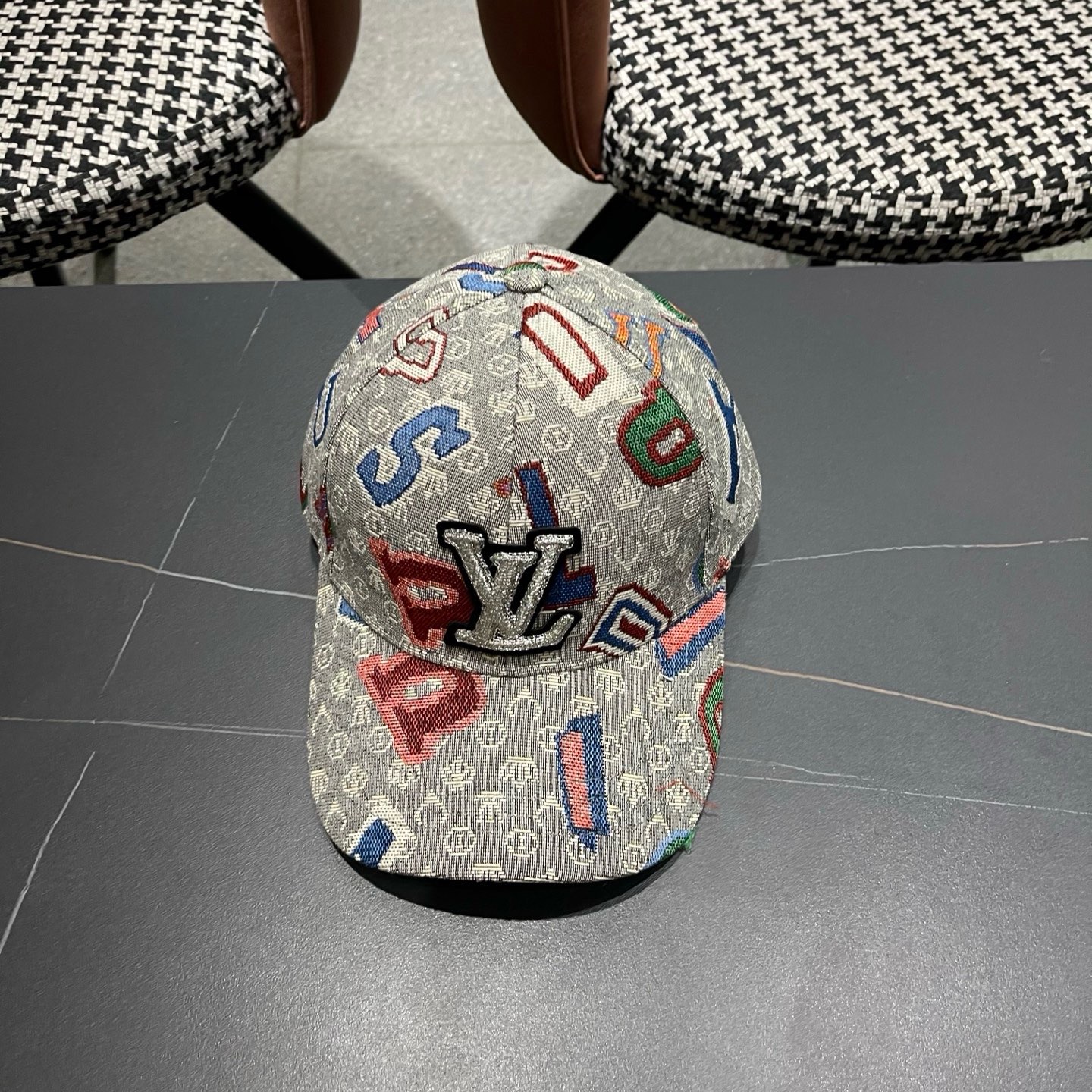 LV路易威登 新款韩版春秋季时尚遮阳鸭舌帽子女个性刺绣数字潮牌ins男棒球帽