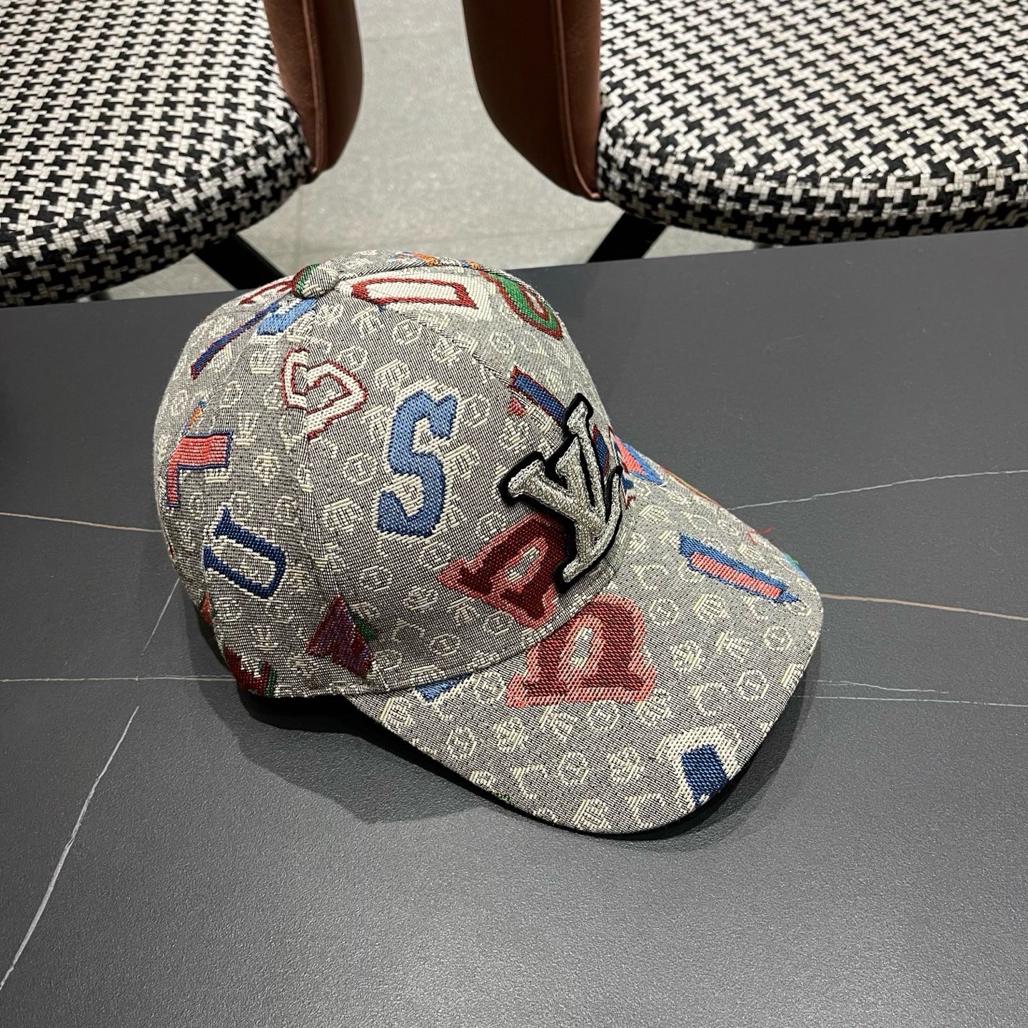 LV路易威登 新款韩版春秋季时尚遮阳鸭舌帽子女个性刺绣数字潮牌ins男棒球帽