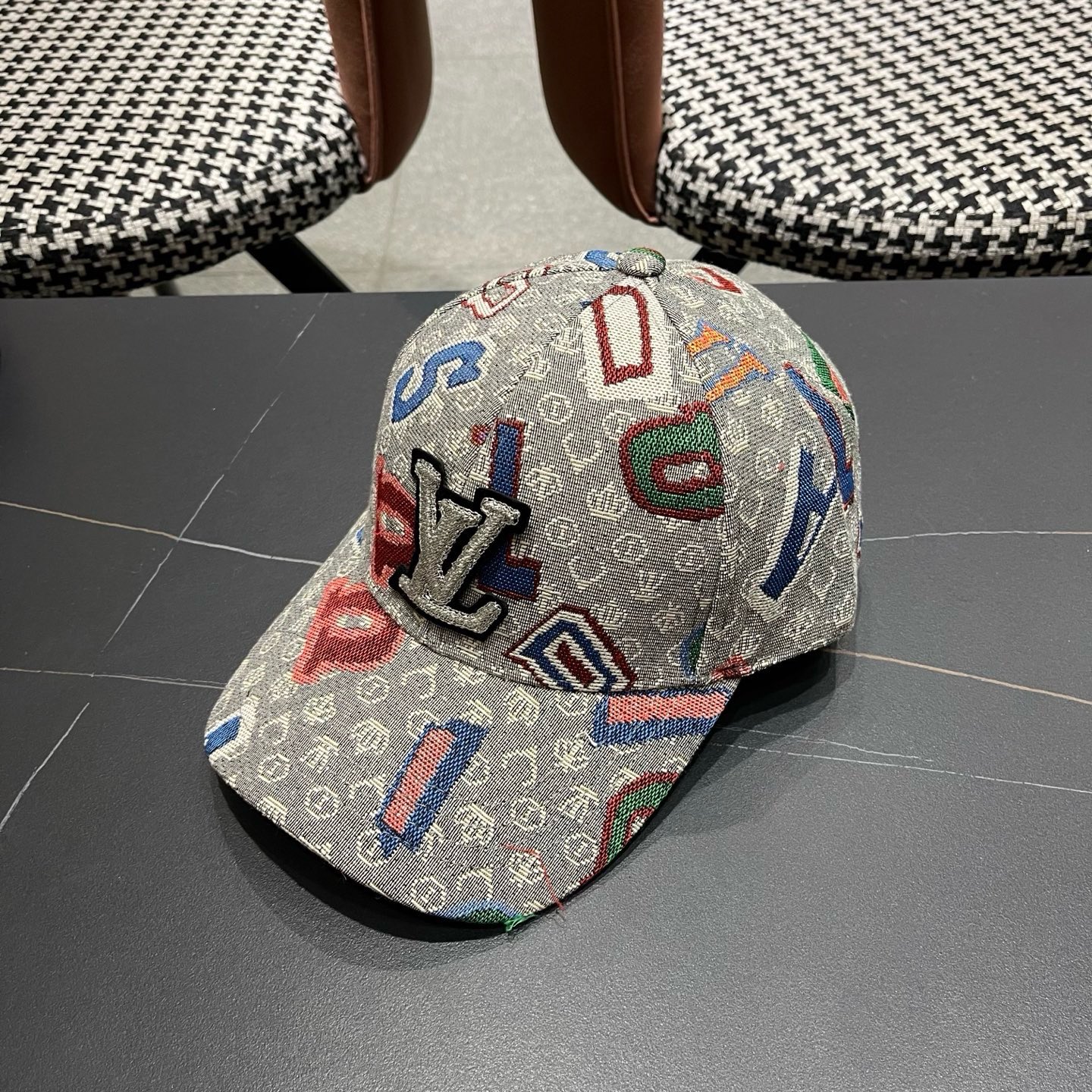 LV路易威登 新款韩版春秋季时尚遮阳鸭舌帽子女个性刺绣数字潮牌ins男棒球帽