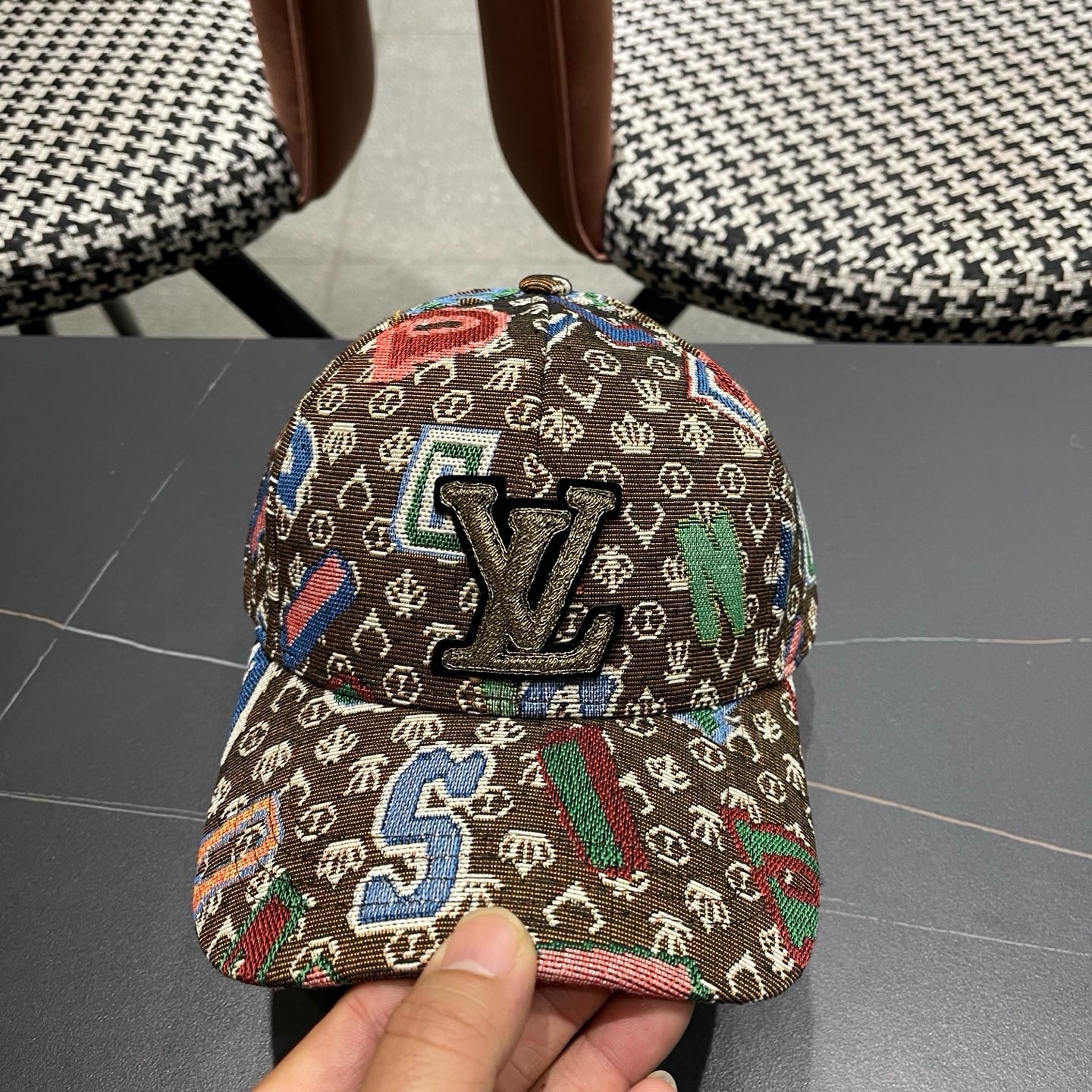 LV路易威登 新款韩版春秋季时尚遮阳鸭舌帽子女个性刺绣数字潮牌ins男棒球帽