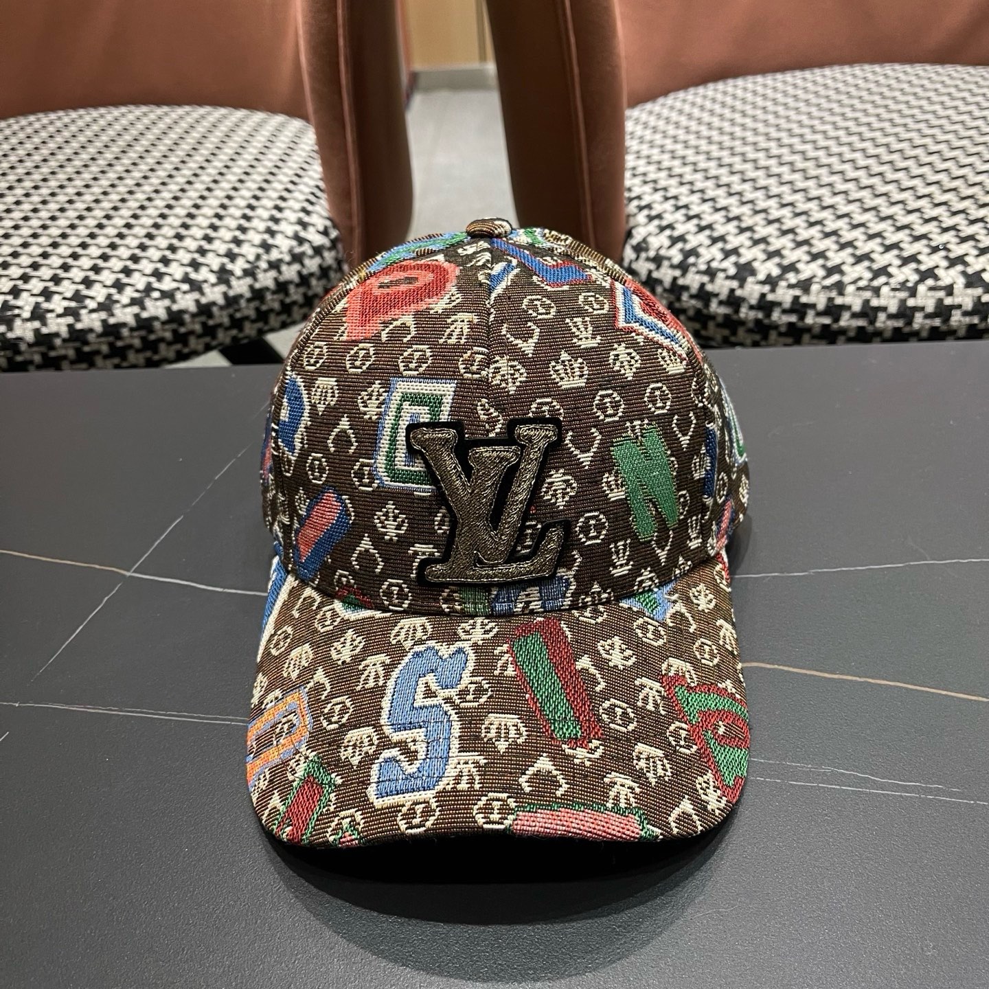 LV路易威登 新款韩版春秋季时尚遮阳鸭舌帽子女个性刺绣数字潮牌ins男棒球帽