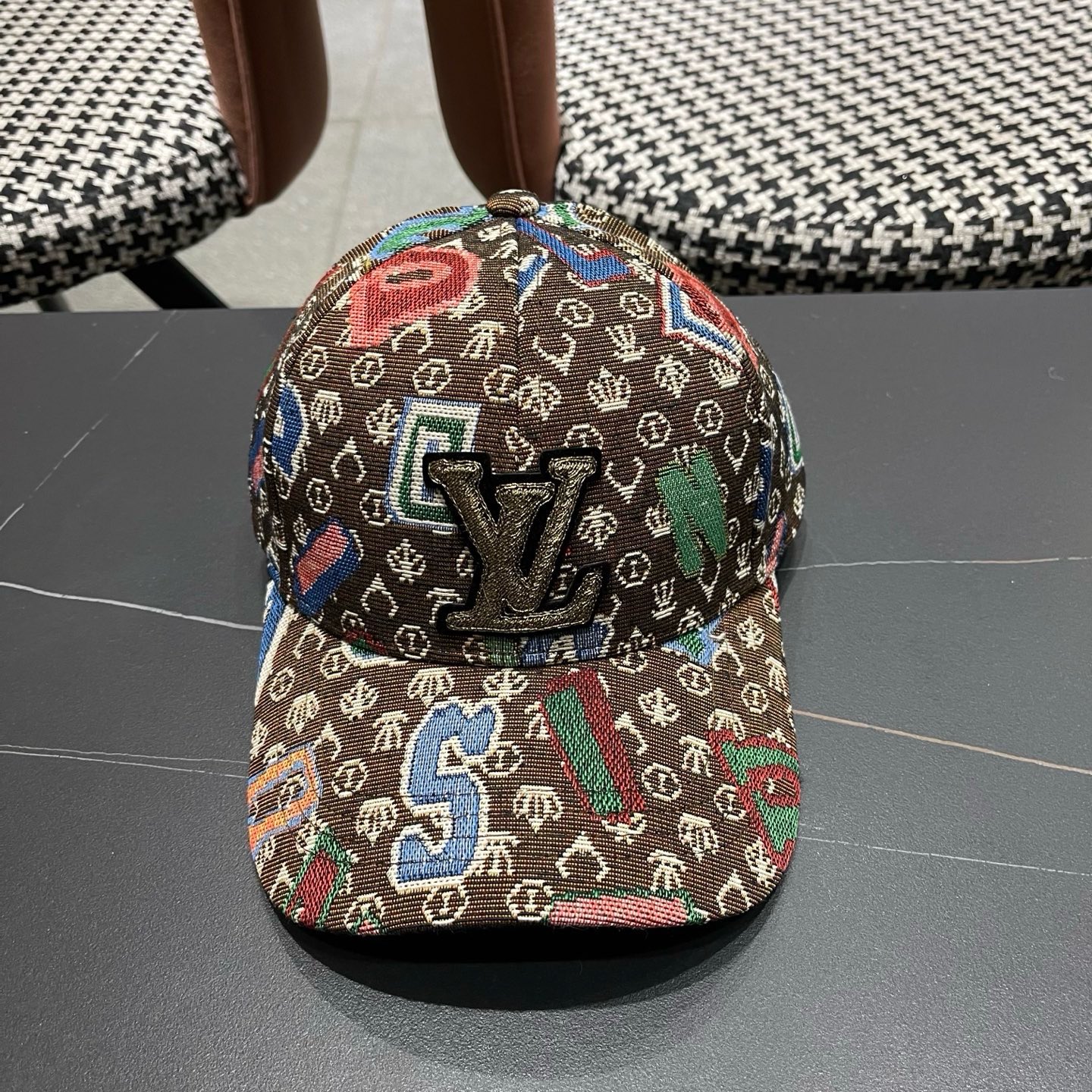 LV路易威登 新款韩版春秋季时尚遮阳鸭舌帽子女个性刺绣数字潮牌ins男棒球帽