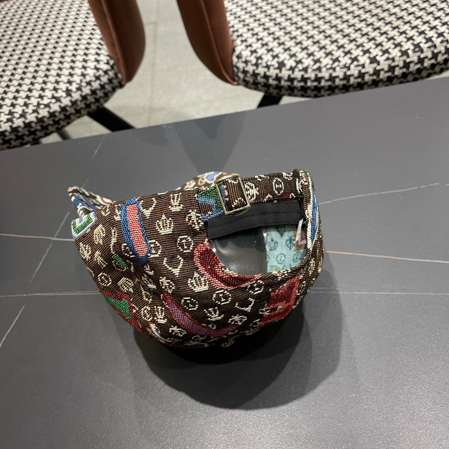 LV路易威登 新款韩版春秋季时尚遮阳鸭舌帽子女个性刺绣数字潮牌ins男棒球帽