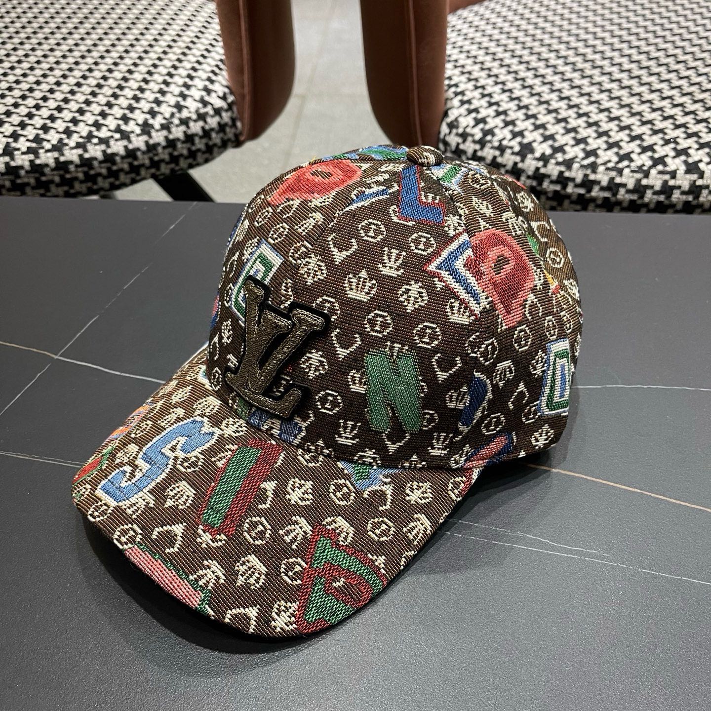 LV路易威登 新款韩版春秋季时尚遮阳鸭舌帽子女个性刺绣数字潮牌ins男棒球帽