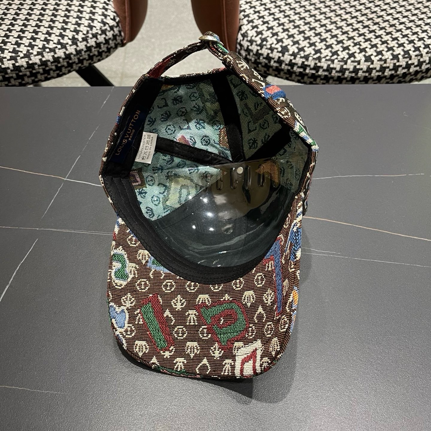 LV路易威登 新款韩版春秋季时尚遮阳鸭舌帽子女个性刺绣数字潮牌ins男棒球帽