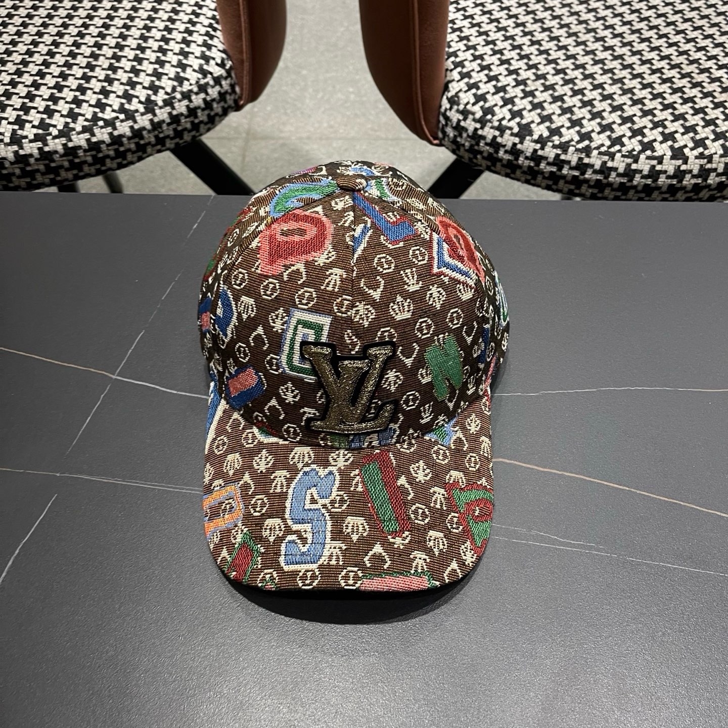 LV路易威登 新款韩版春秋季时尚遮阳鸭舌帽子女个性刺绣数字潮牌ins男棒球帽