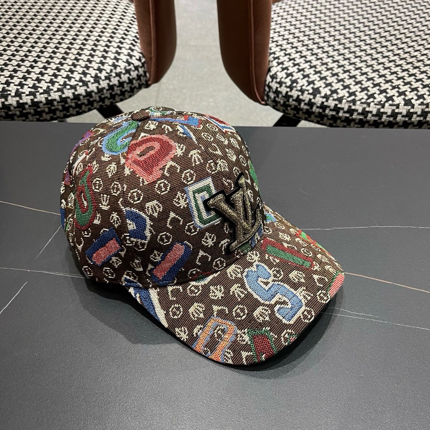 LV路易威登 新款韩版春秋季时尚遮阳鸭舌帽子女个性刺绣数字潮牌ins男棒球帽