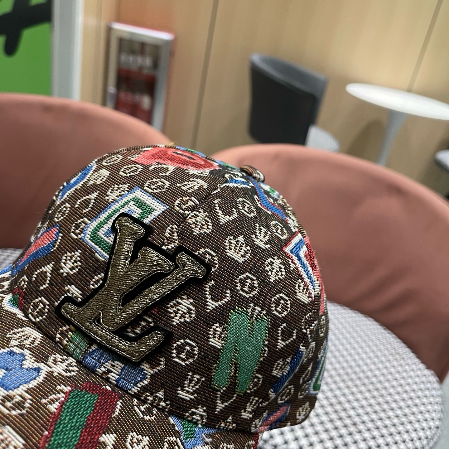 LV路易威登 新款韩版春秋季时尚遮阳鸭舌帽子女个性刺绣数字潮牌ins男棒球帽