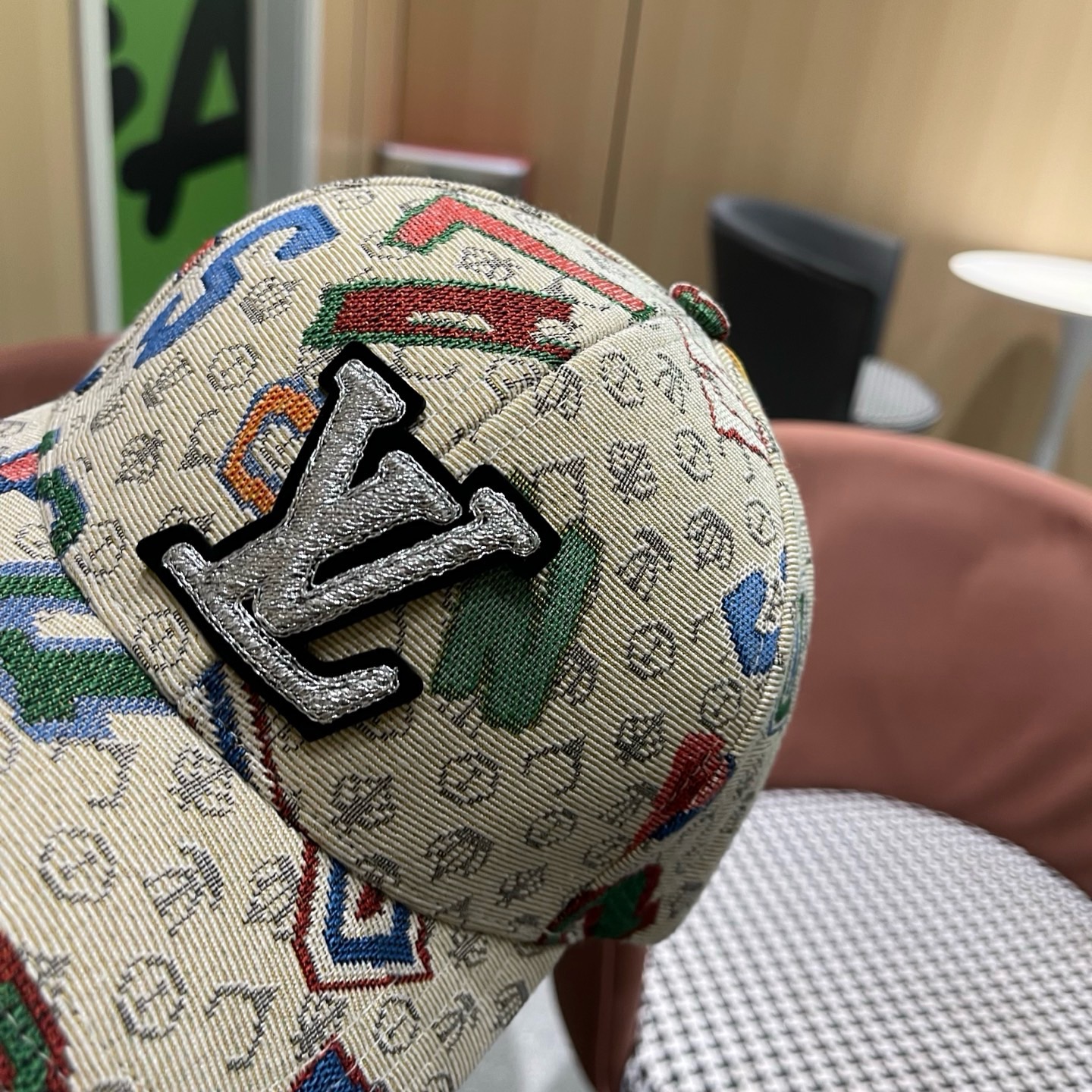 LV路易威登 新款韩版春秋季时尚遮阳鸭舌帽子女个性刺绣数字潮牌ins男棒球帽