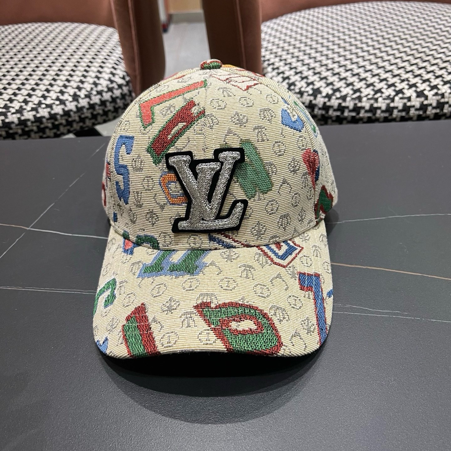 LV路易威登 新款韩版春秋季时尚遮阳鸭舌帽子女个性刺绣数字潮牌ins男棒球帽