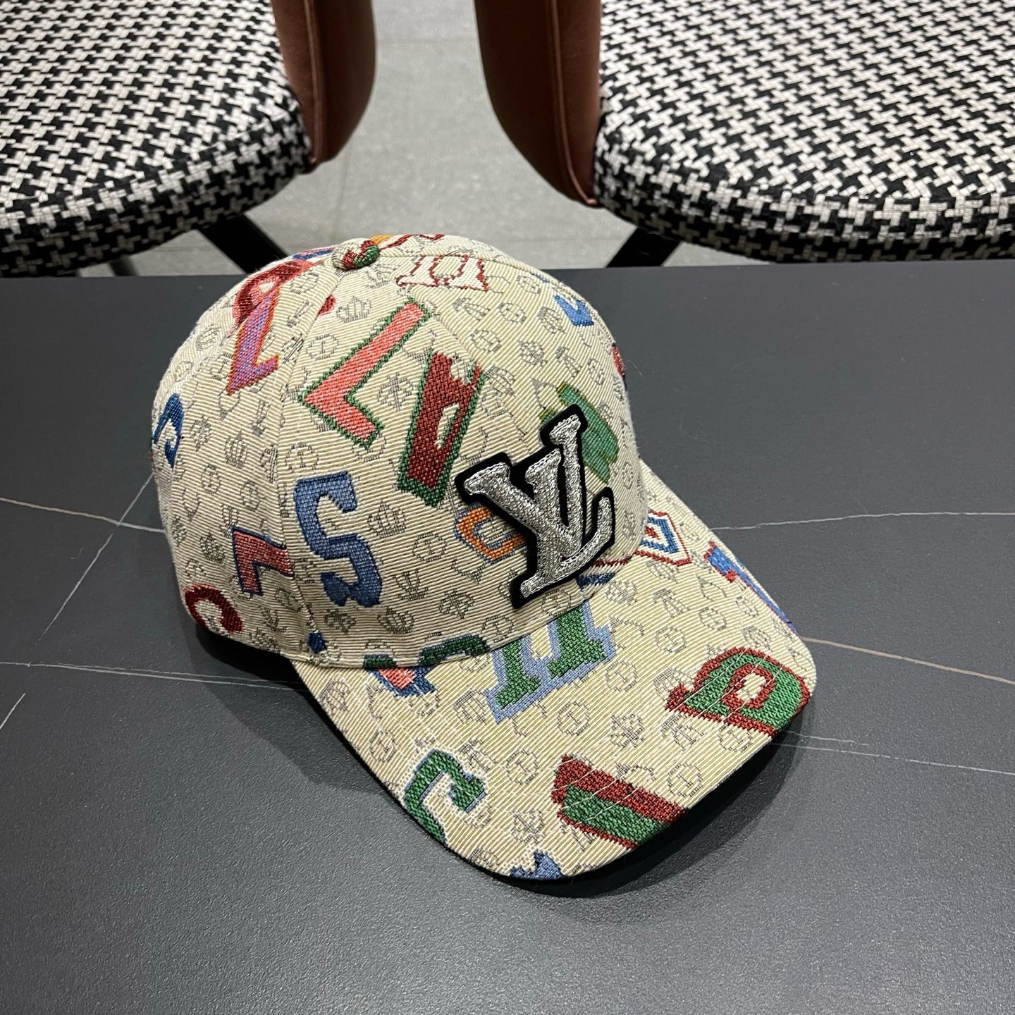 LV路易威登 新款韩版春秋季时尚遮阳鸭舌帽子女个性刺绣数字潮牌ins男棒球帽