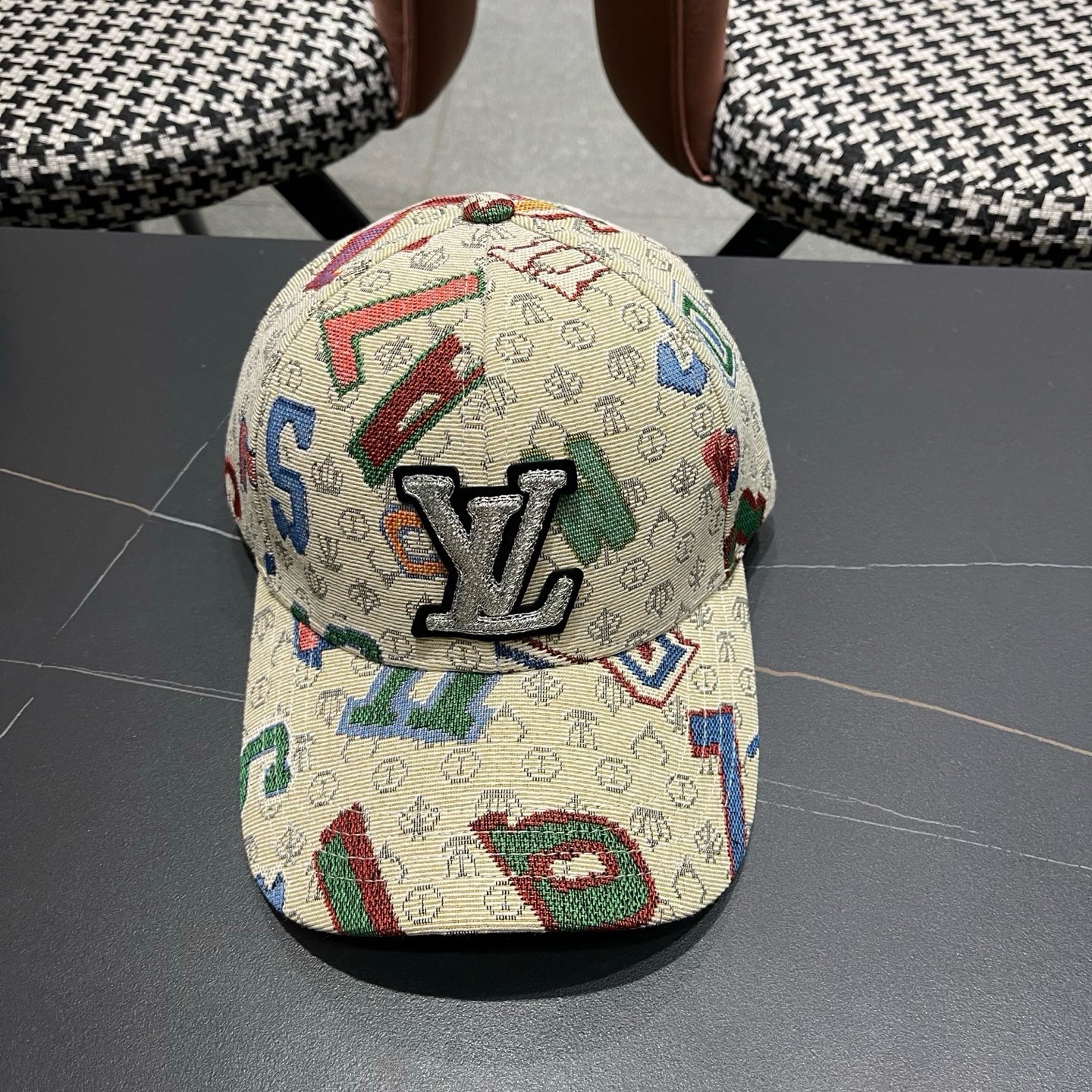 LV路易威登 新款韩版春秋季时尚遮阳鸭舌帽子女个性刺绣数字潮牌ins男棒球帽