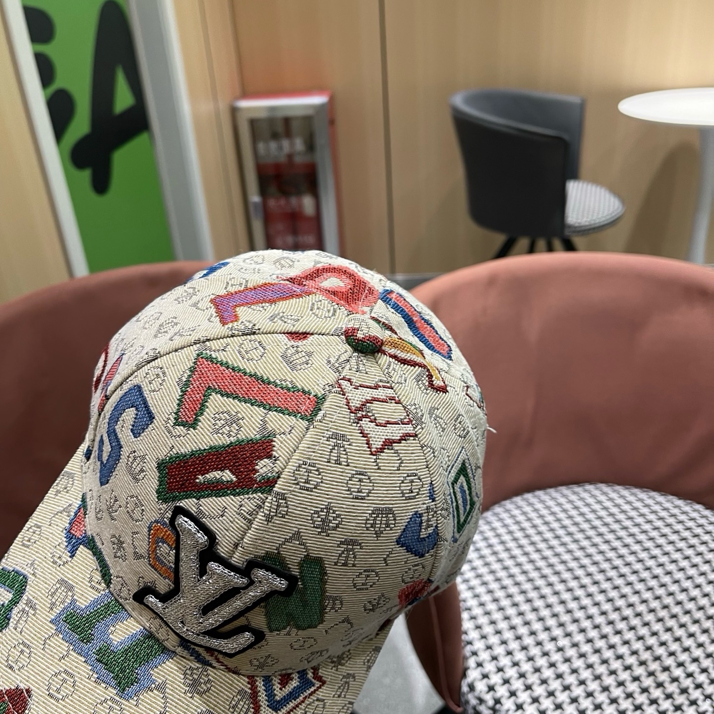 LV路易威登 新款韩版春秋季时尚遮阳鸭舌帽子女个性刺绣数字潮牌ins男棒球帽