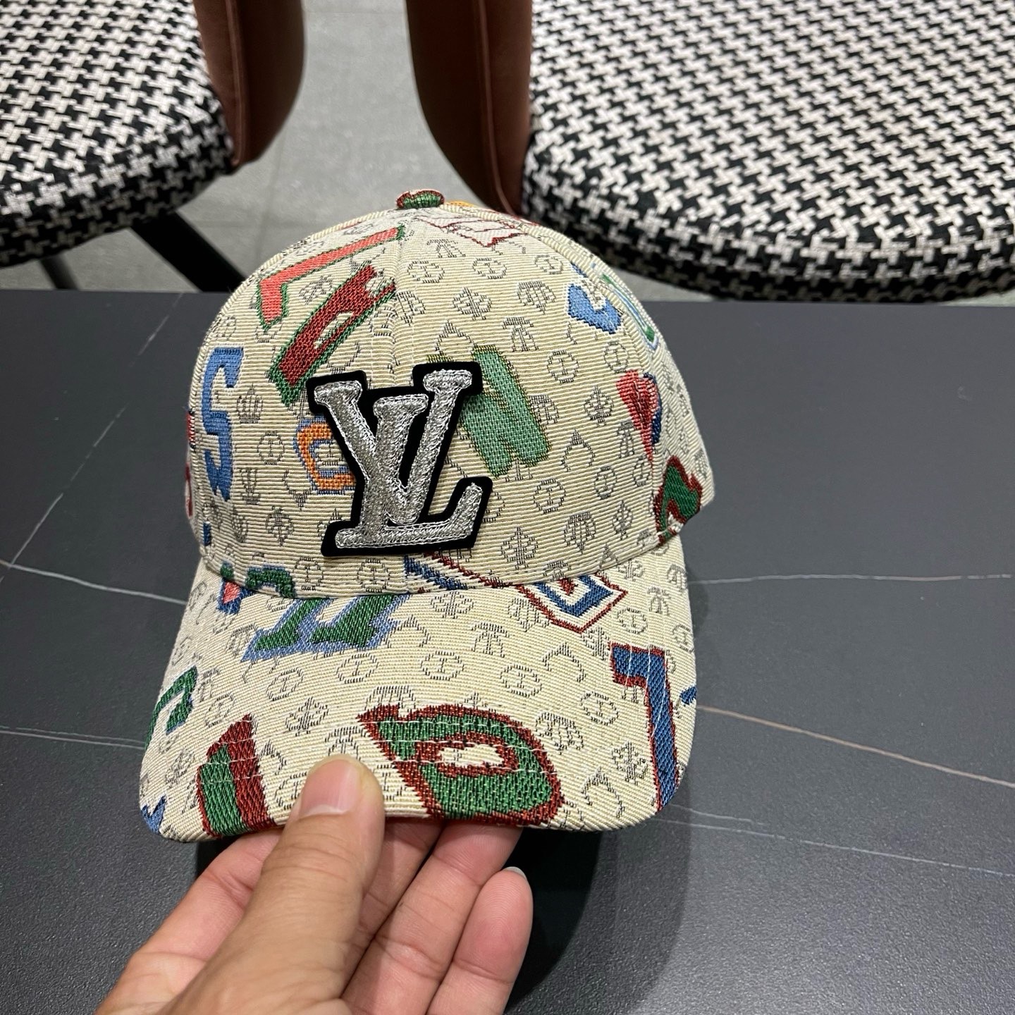 LV路易威登 新款韩版春秋季时尚遮阳鸭舌帽子女个性刺绣数字潮牌ins男棒球帽