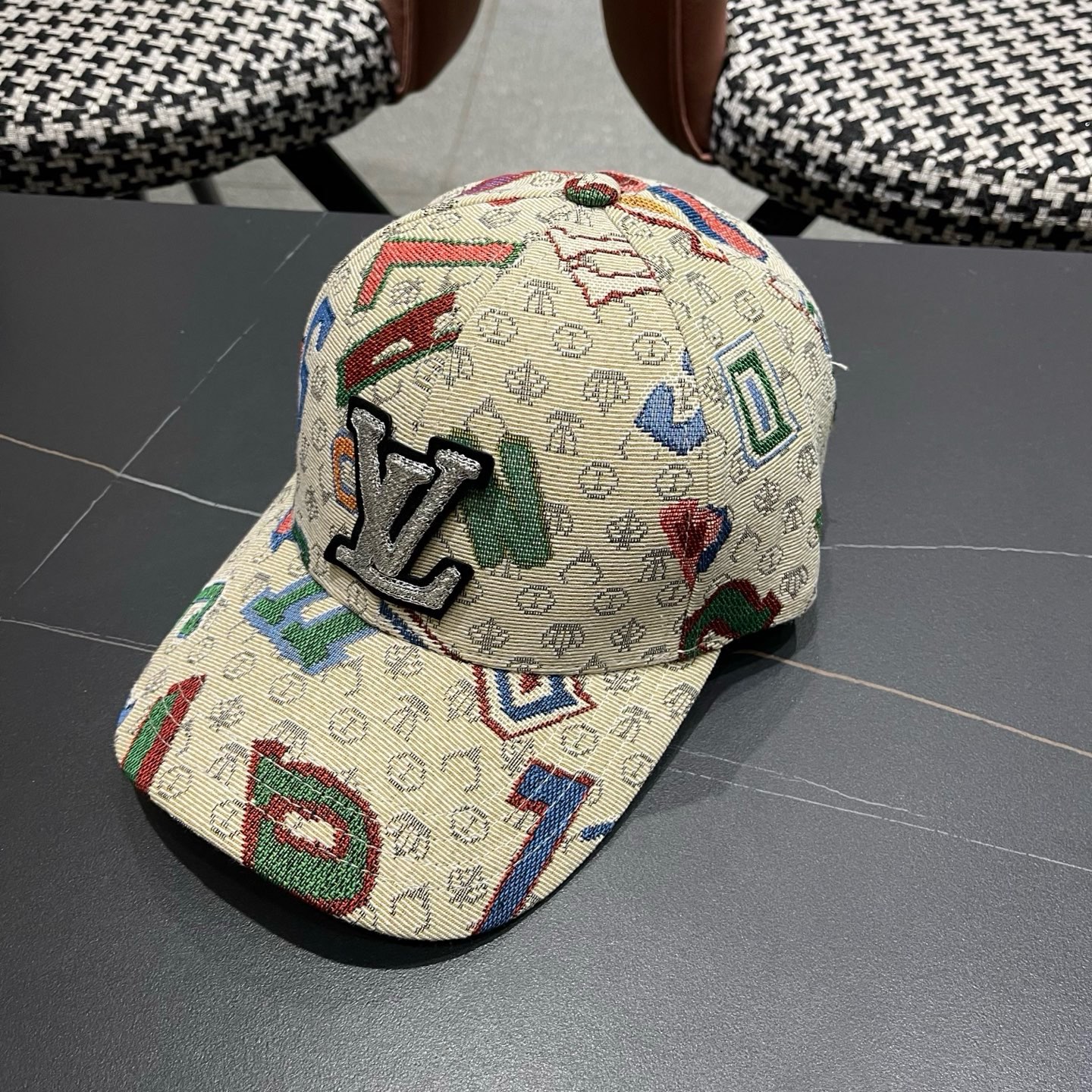 LV路易威登 新款韩版春秋季时尚遮阳鸭舌帽子女个性刺绣数字潮牌ins男棒球帽