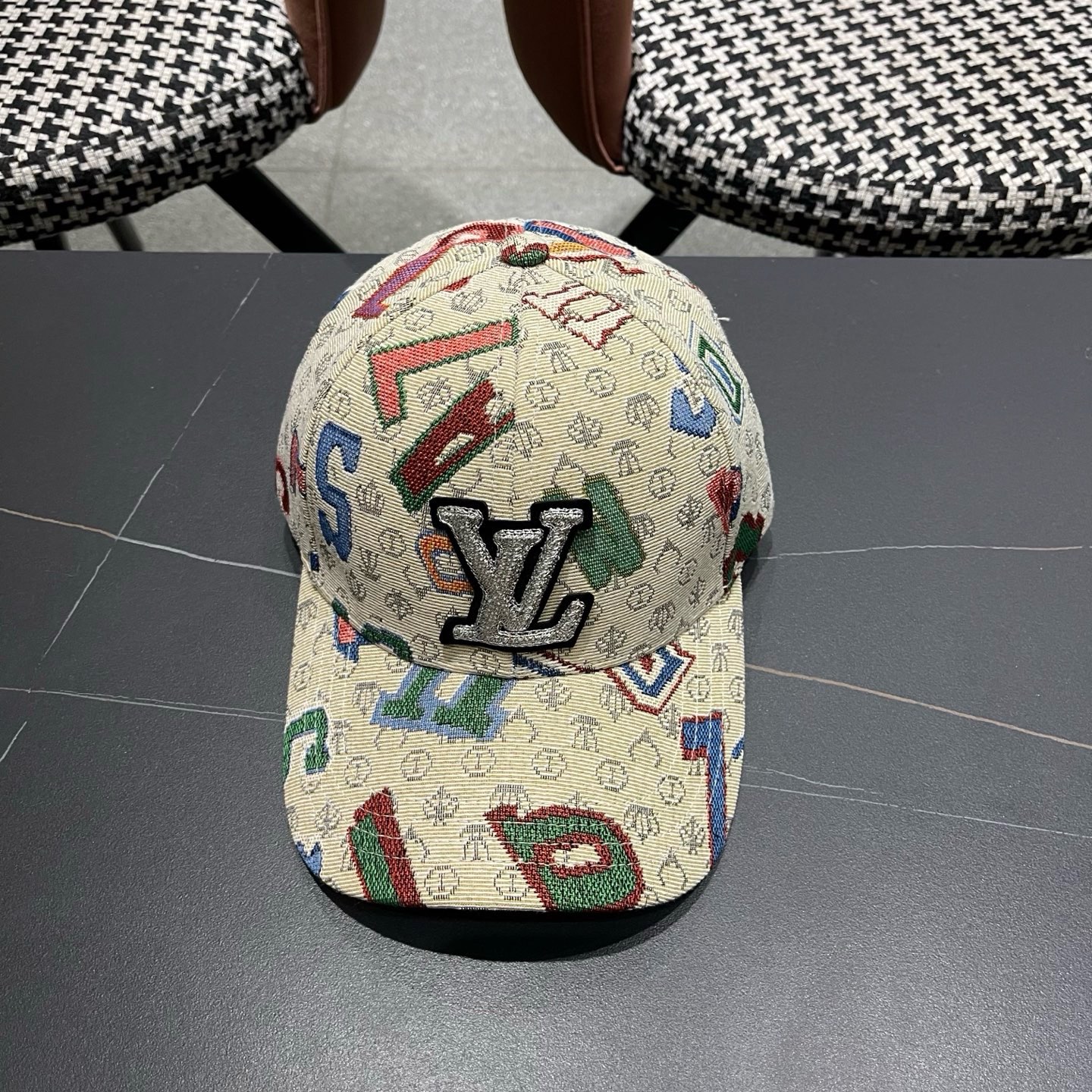 LV路易威登 新款韩版春秋季时尚遮阳鸭舌帽子女个性刺绣数字潮牌ins男棒球帽