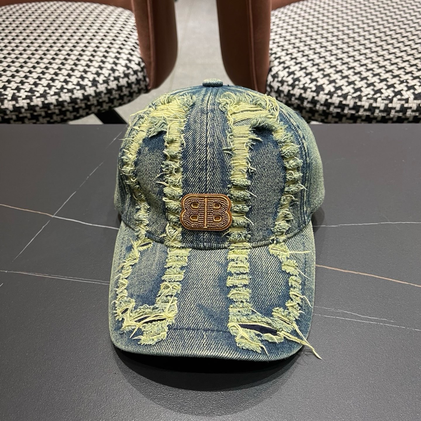 BALENCIAGA巴黎世家新款洗水牛仔棒球帽，很酷的色系，男女佩戴都有不同style，巴黎粉必入款！