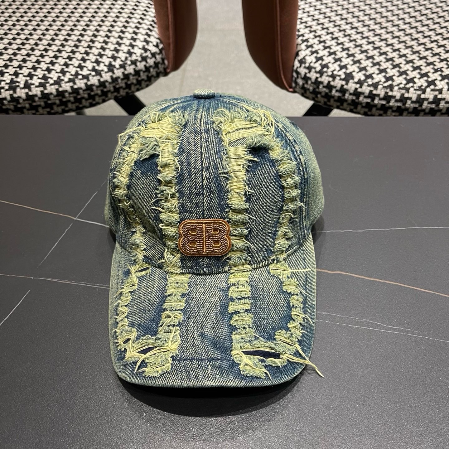 BALENCIAGA巴黎世家新款洗水牛仔棒球帽，很酷的色系，男女佩戴都有不同style，巴黎粉必入款！