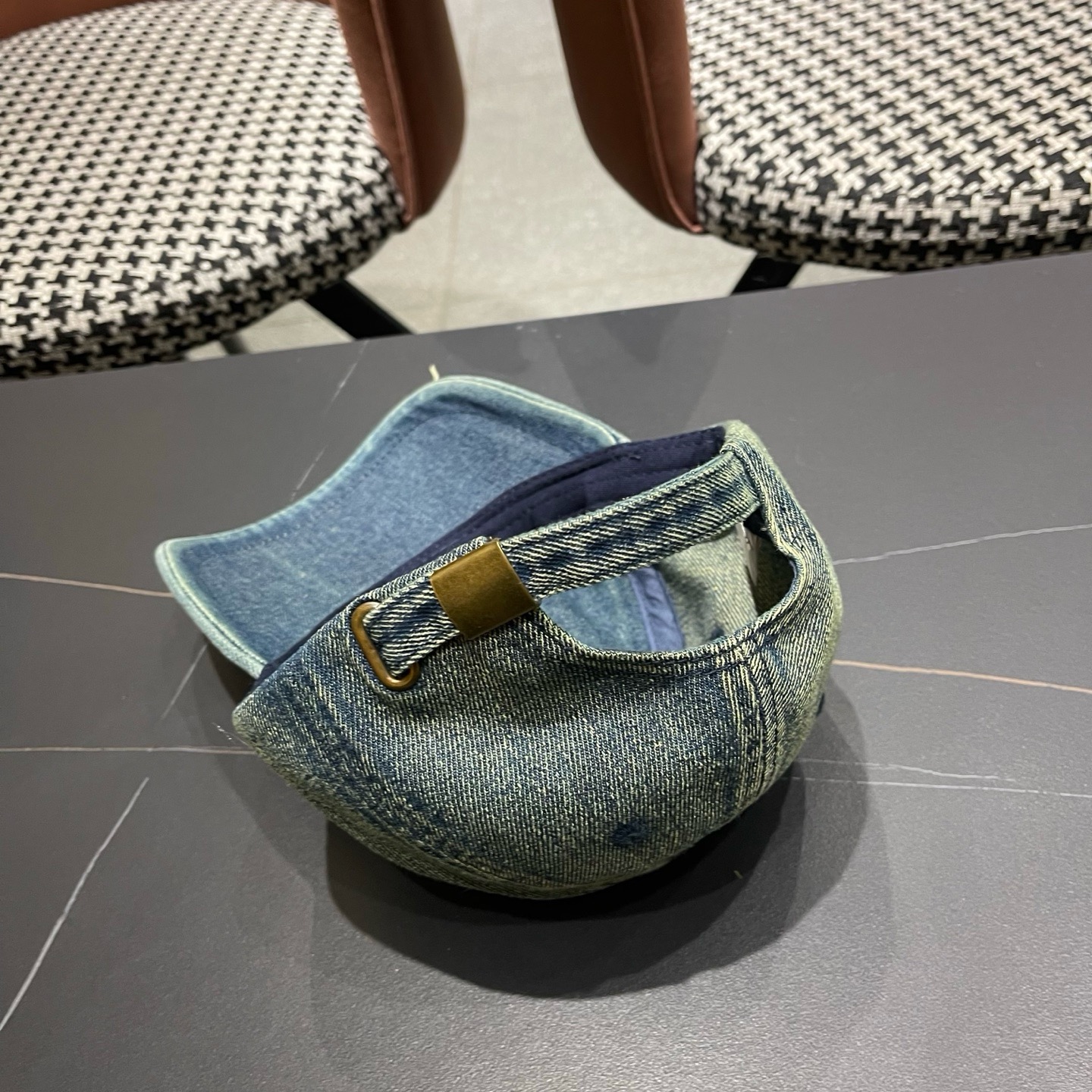 BALENCIAGA巴黎世家新款洗水牛仔棒球帽，很酷的色系，男女佩戴都有不同style，巴黎粉必入款！