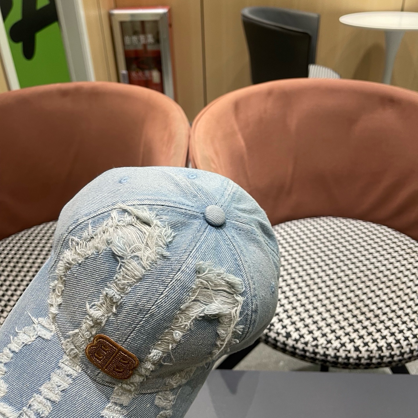 BALENCIAGA巴黎世家新款洗水牛仔棒球帽，很酷的色系，男女佩戴都有不同style，巴黎粉必入款！