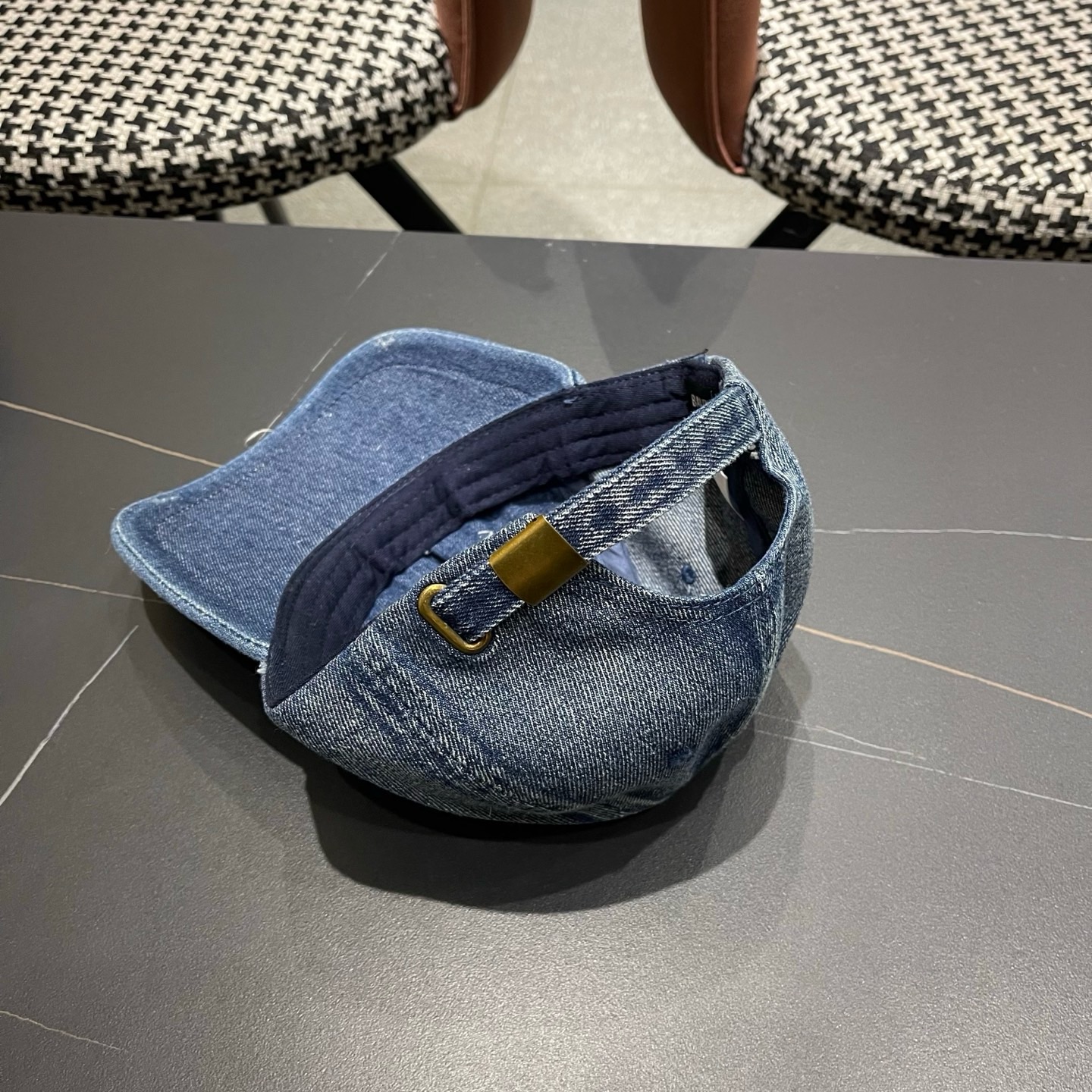 BALENCIAGA巴黎世家新款洗水牛仔棒球帽，很酷的色系，男女佩戴都有不同style，巴黎粉必入款！