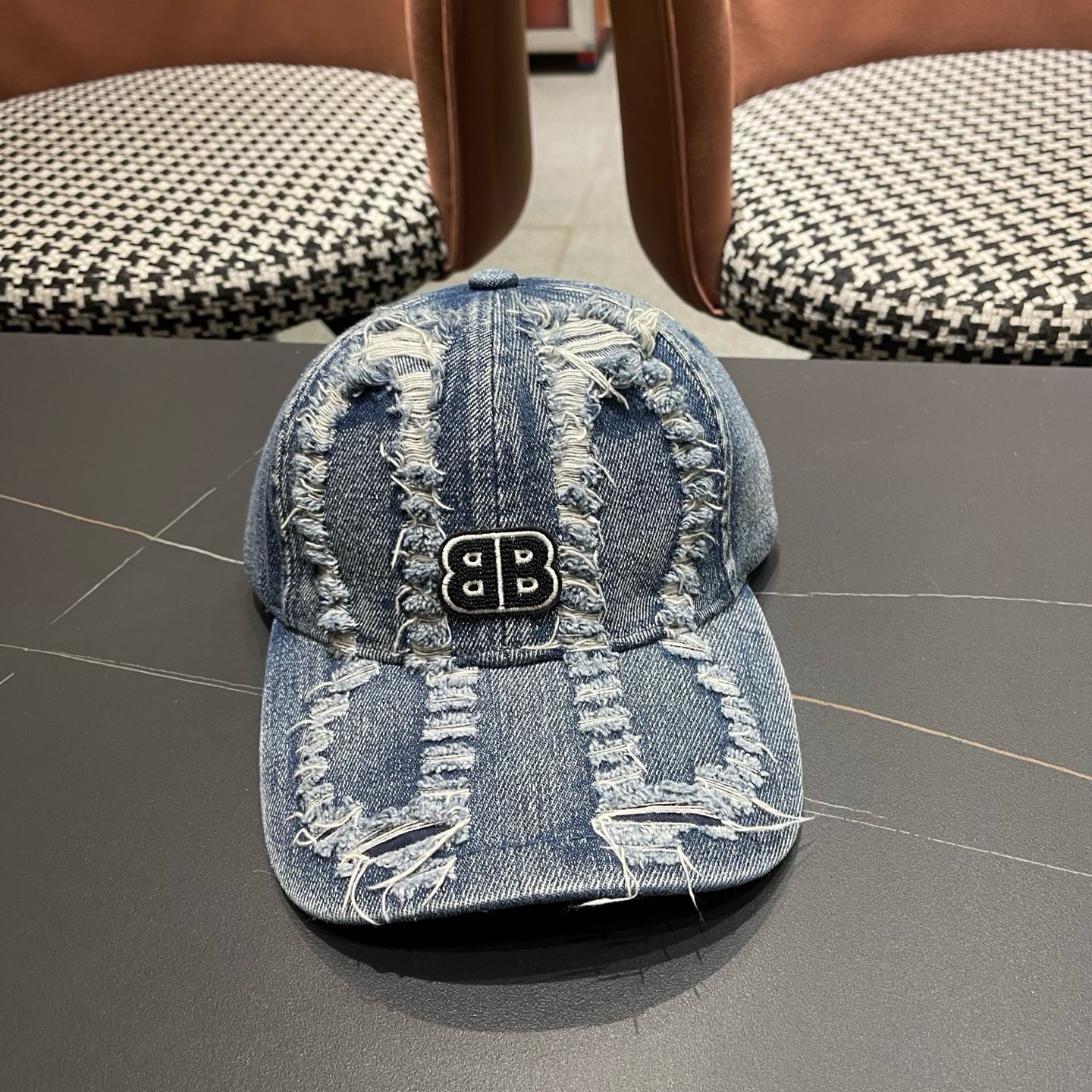 BALENCIAGA巴黎世家新款洗水牛仔棒球帽，很酷的色系，男女佩戴都有不同style，巴黎粉必入款！